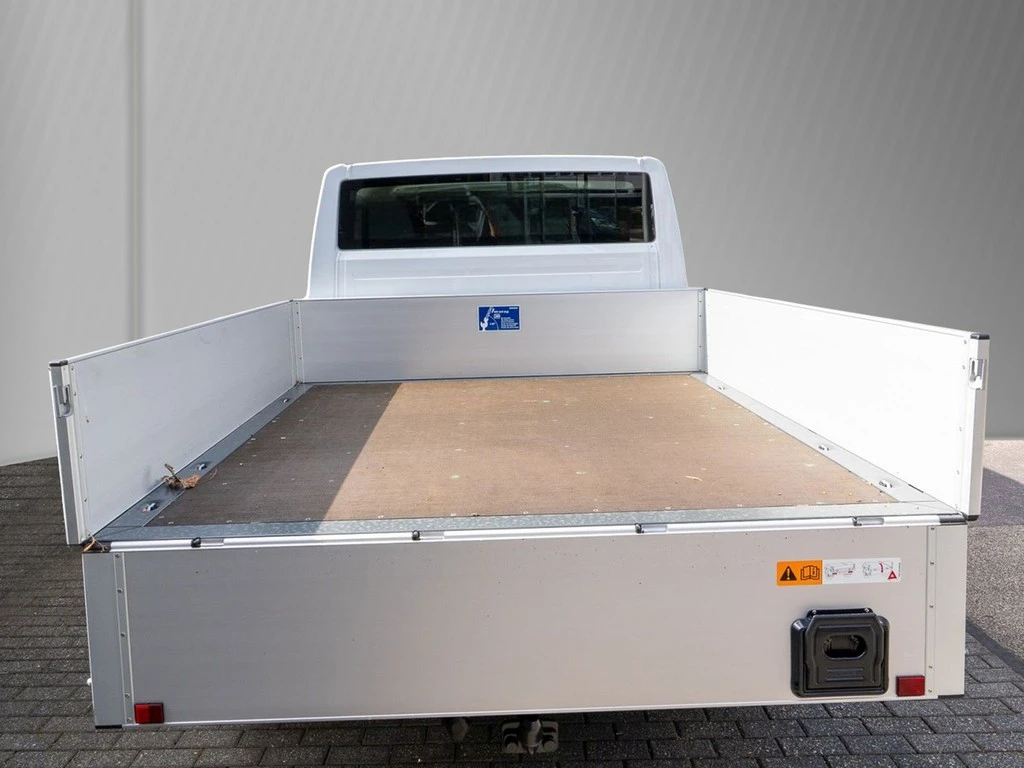 Volkswagen-Transporter-image-6