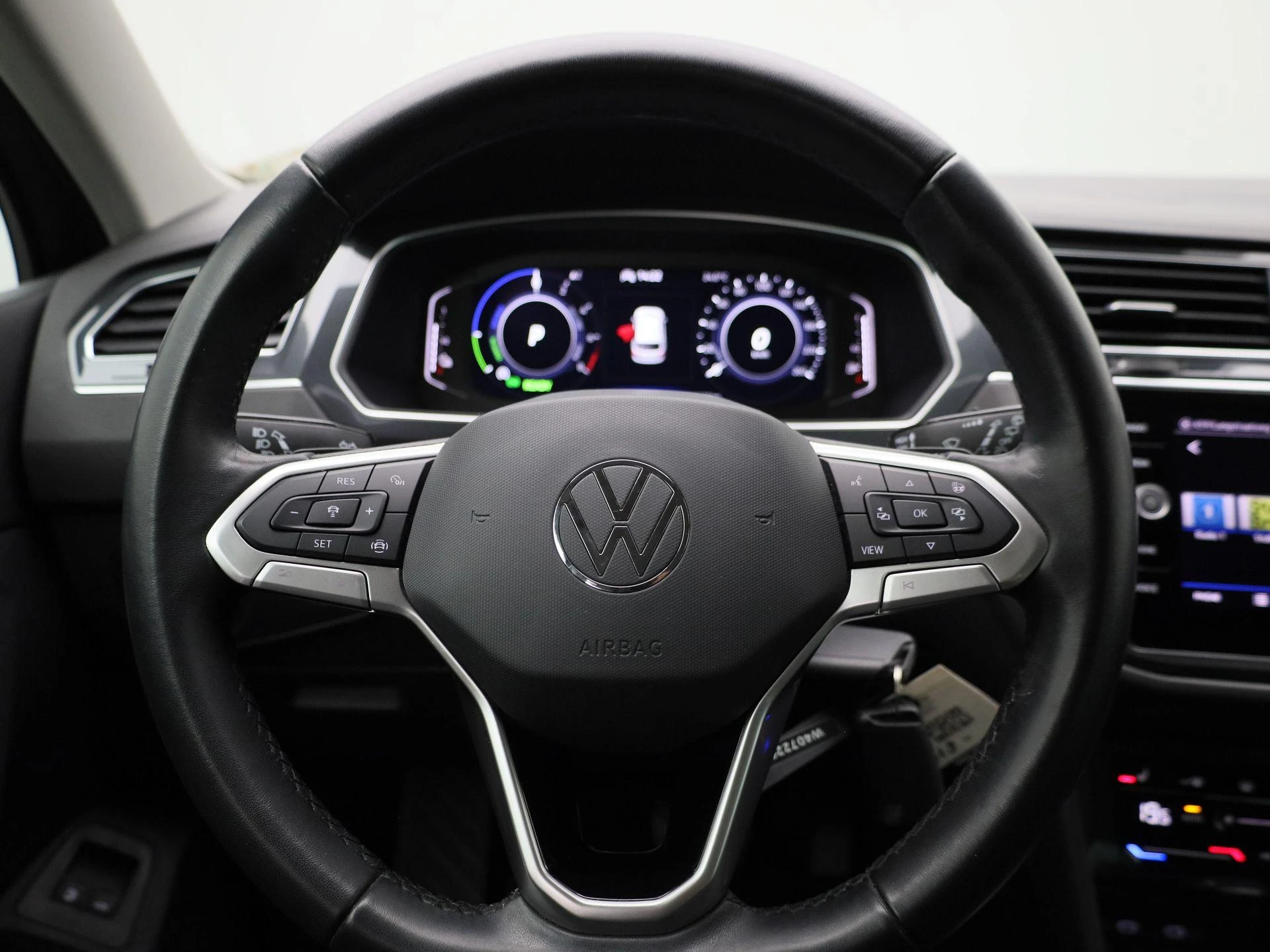 Volkswagen-Tiguan-image-7