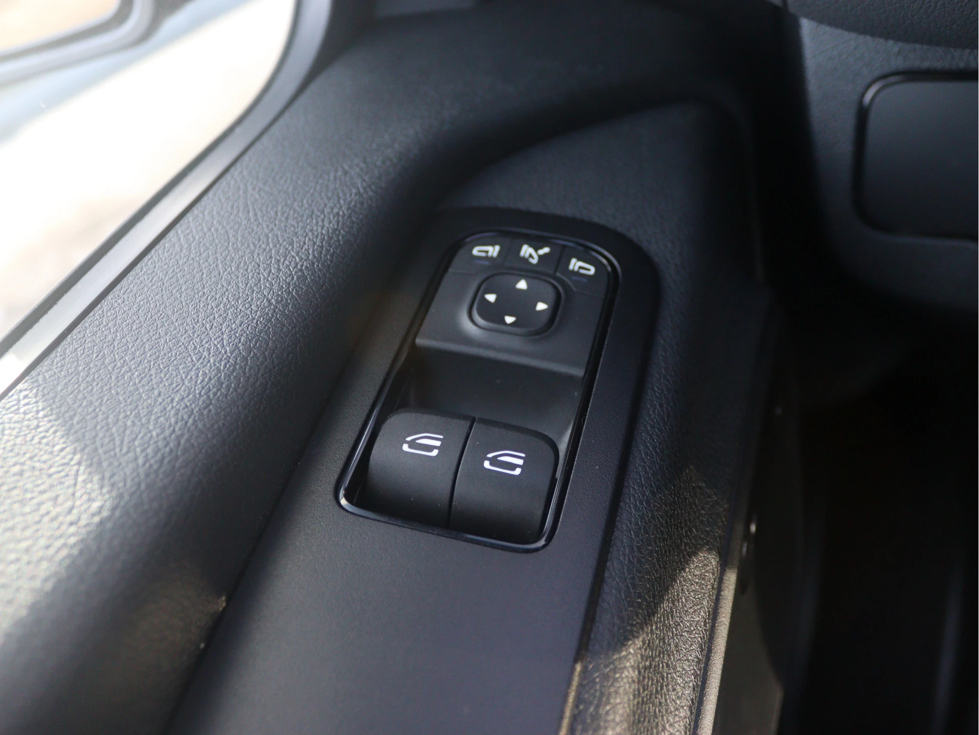 Mercedes-Benz-Sprinter-image-4