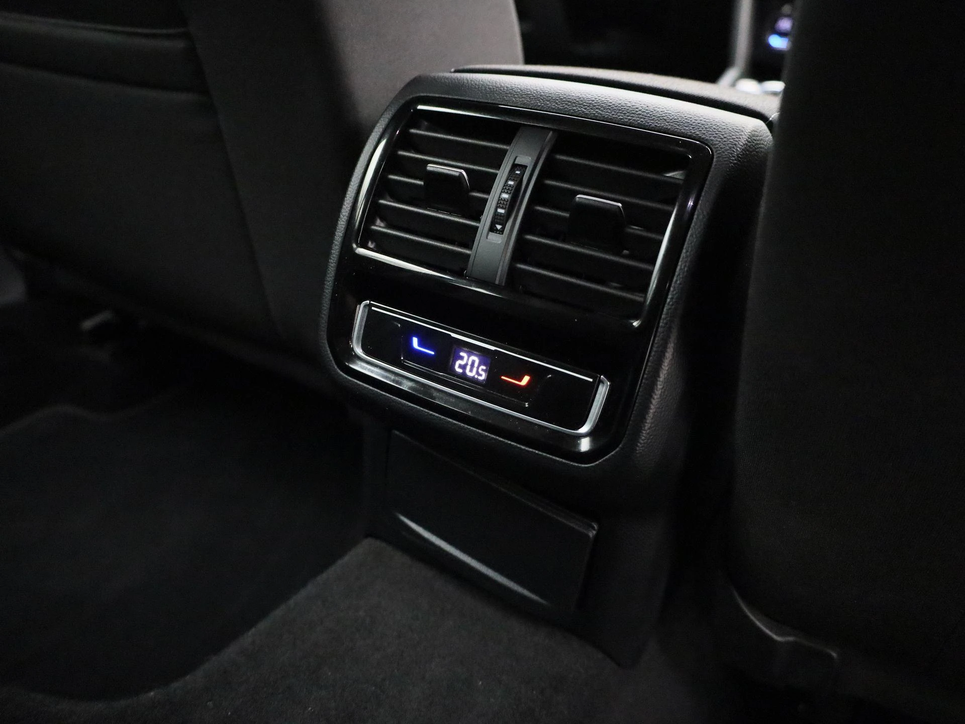 Volkswagen-Passat-image-39