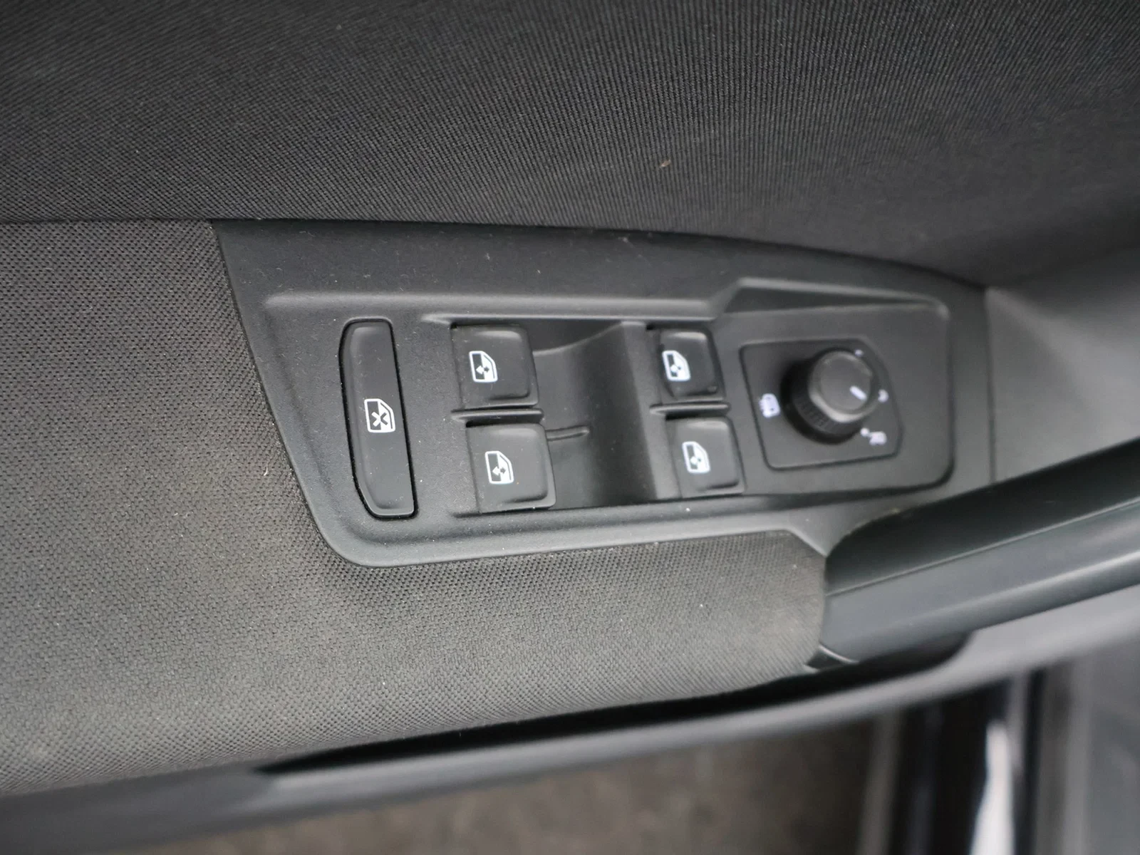 Volkswagen Tiguan Trendline 1.5TSI 130PK *PDC*AUTOMATISCHE AIRCO*DAB RADIO*BLTH*...*