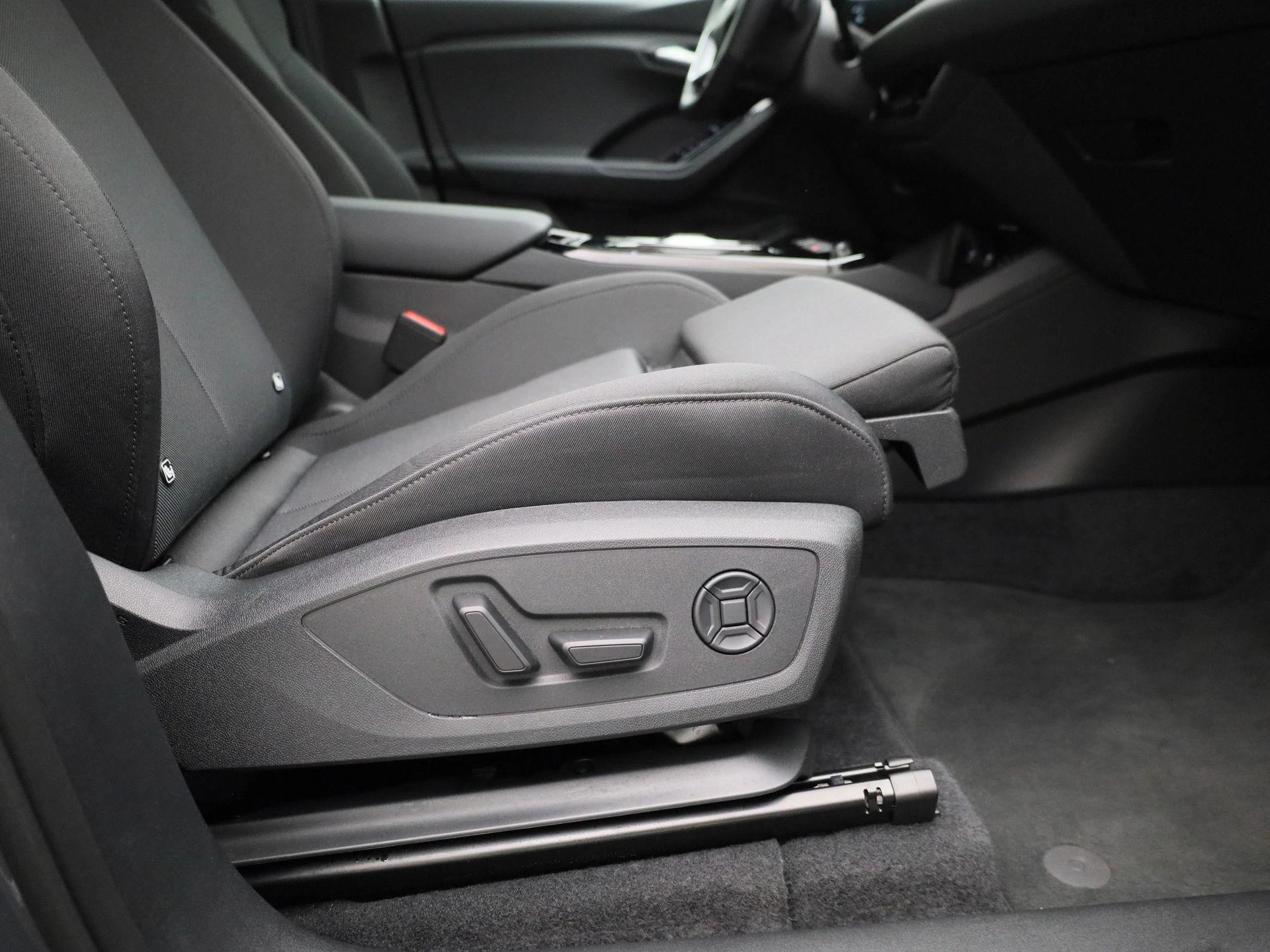 Audi-Q6 e-tron-image-38