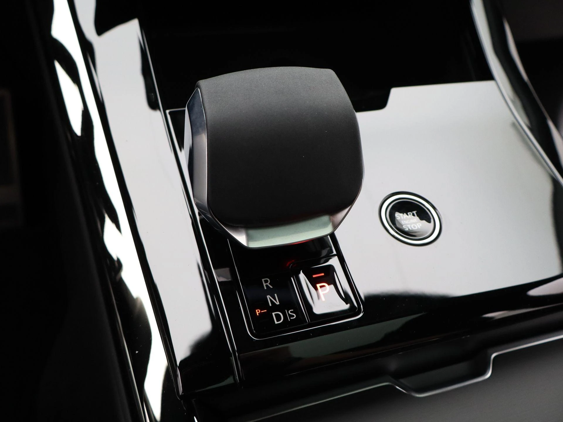 Land Rover-Range Rover Sport-image-17