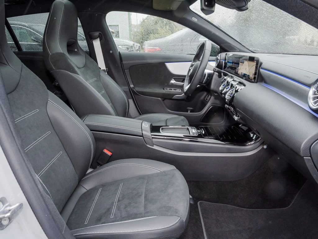 Mercedes-Benz-CLA 220 d-image-10