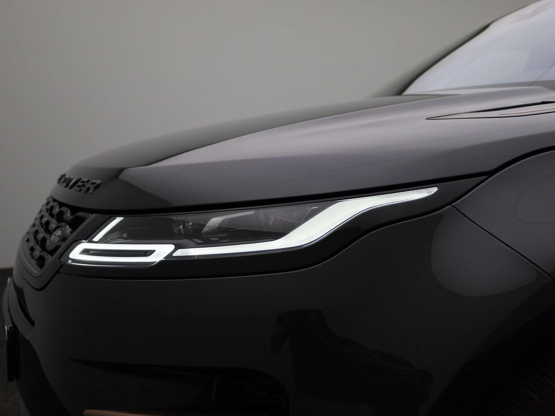 Land Rover-Range Rover Evoque-image-16