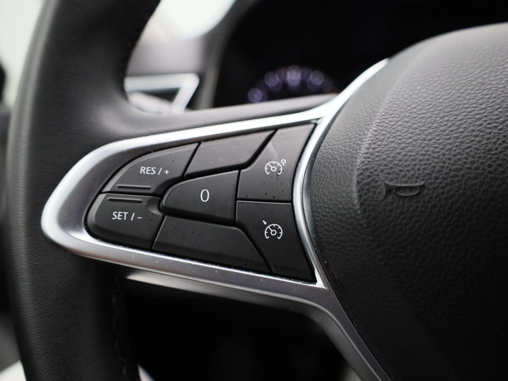 Renault-Clio-image-17