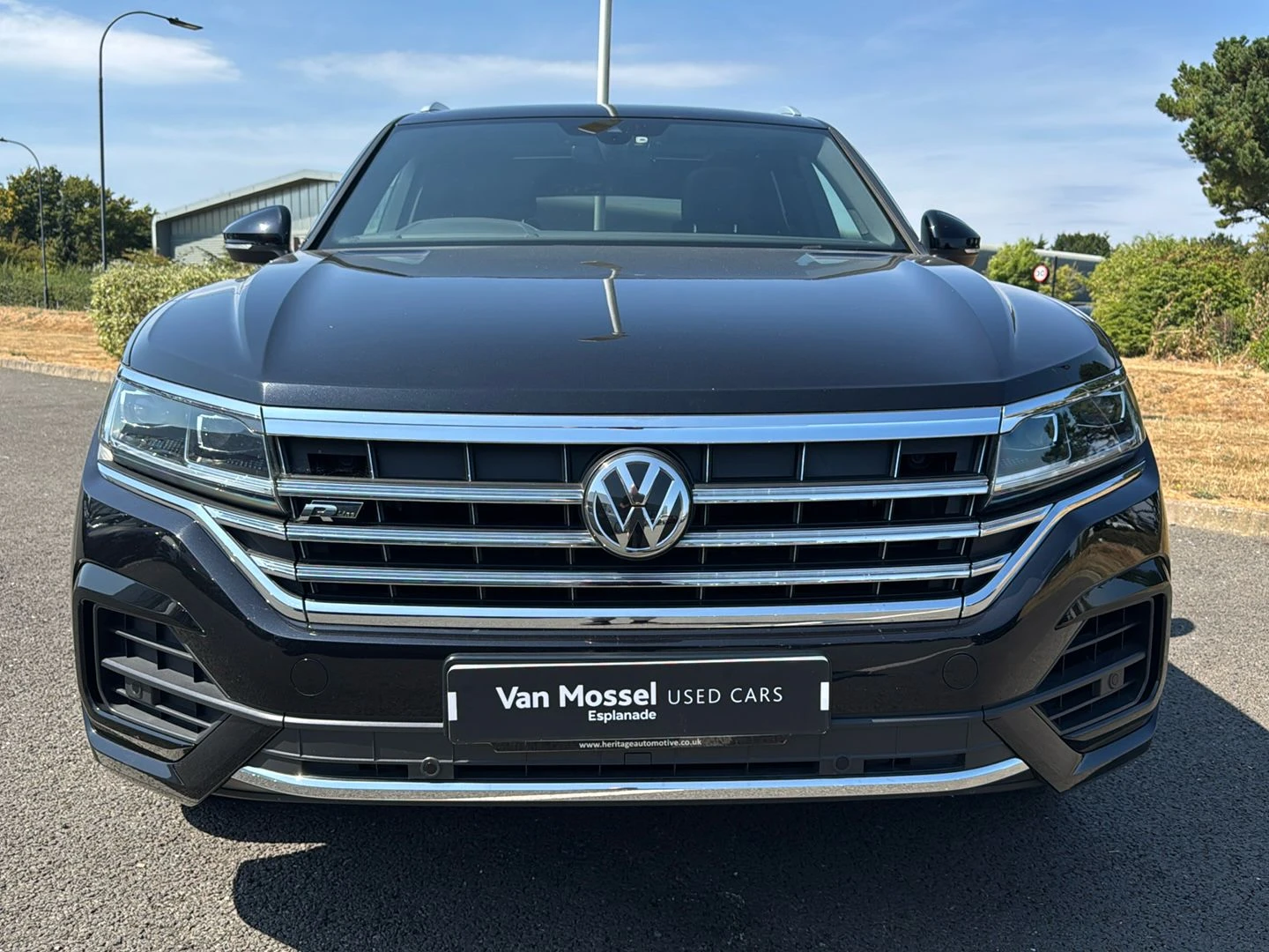 Volkswagen-Touareg-image-4