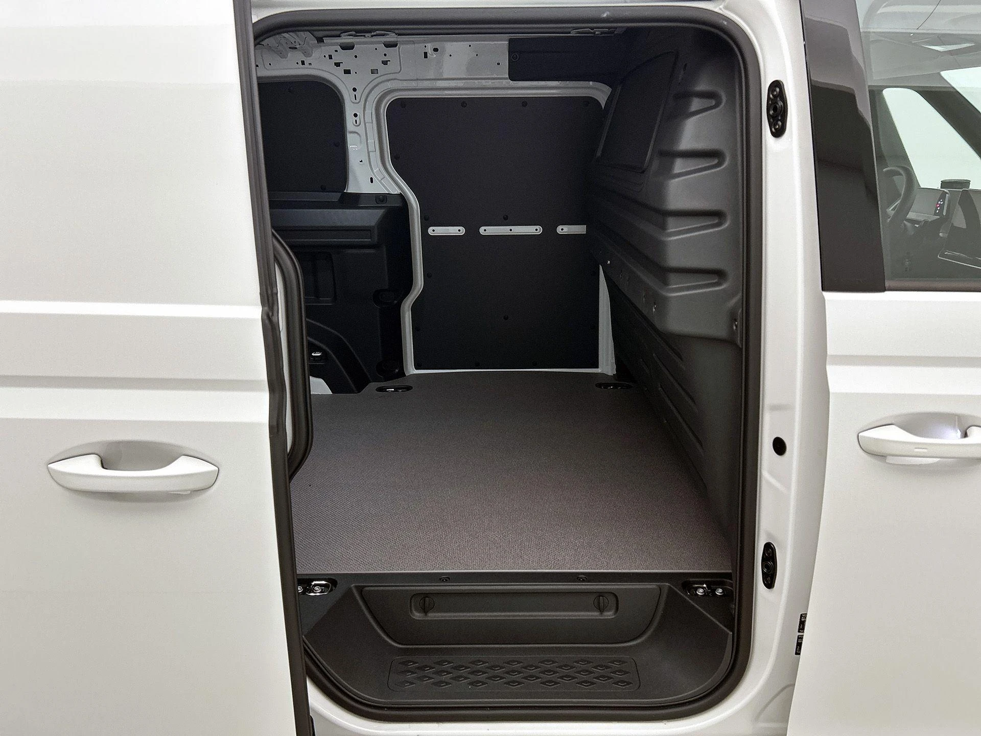 Volkswagen-ID. Buzz Cargo-image-26