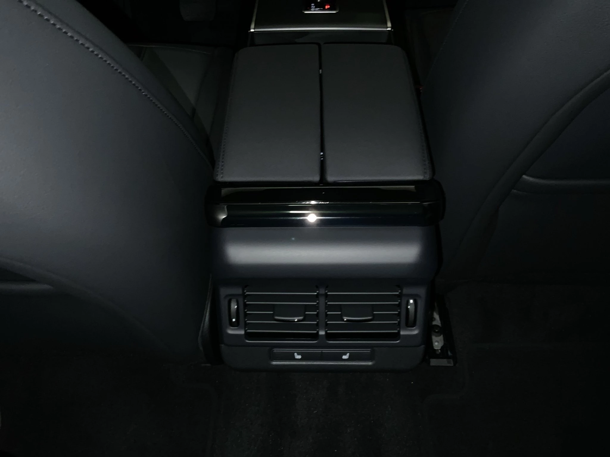 Land Rover-Range Rover Evoque-image-18