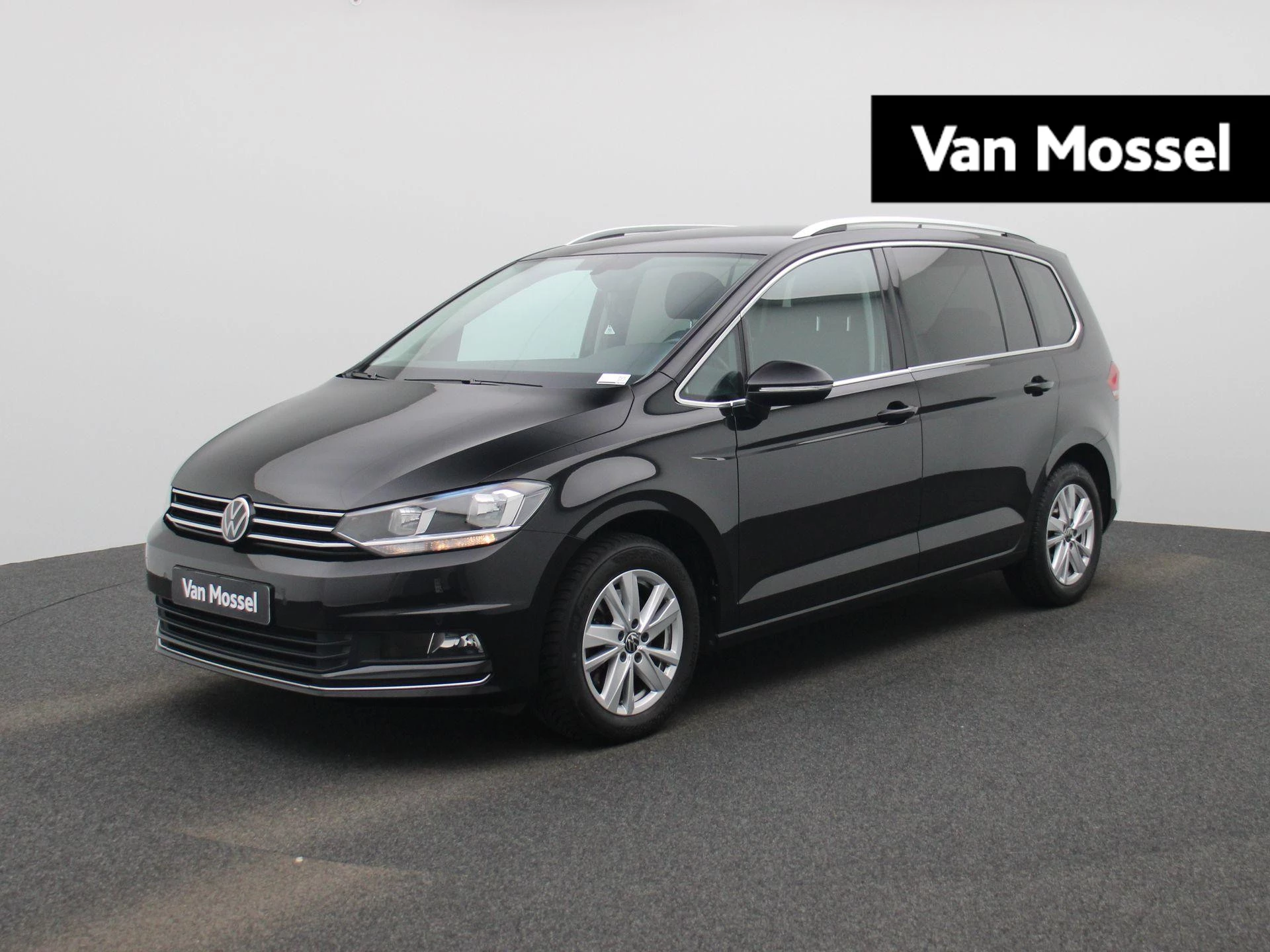 Volkswagen-Touran-image-0