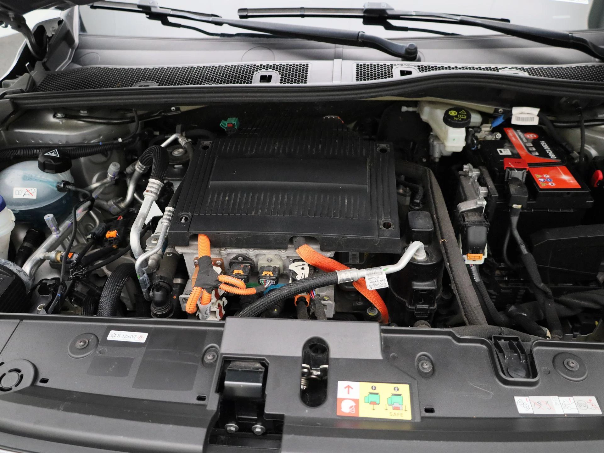 Peugeot-e-208-image-28