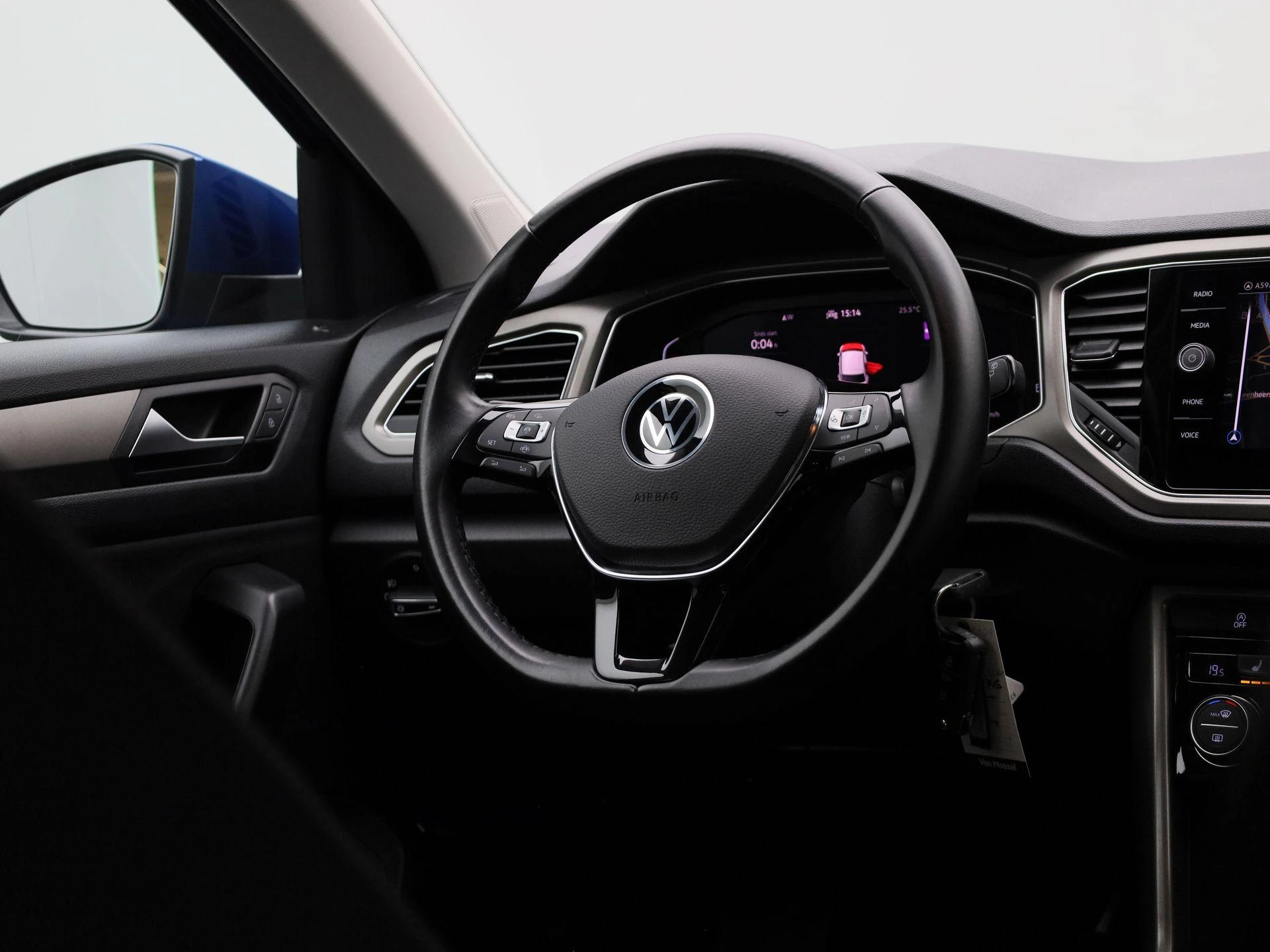Volkswagen-T-Roc-image-36