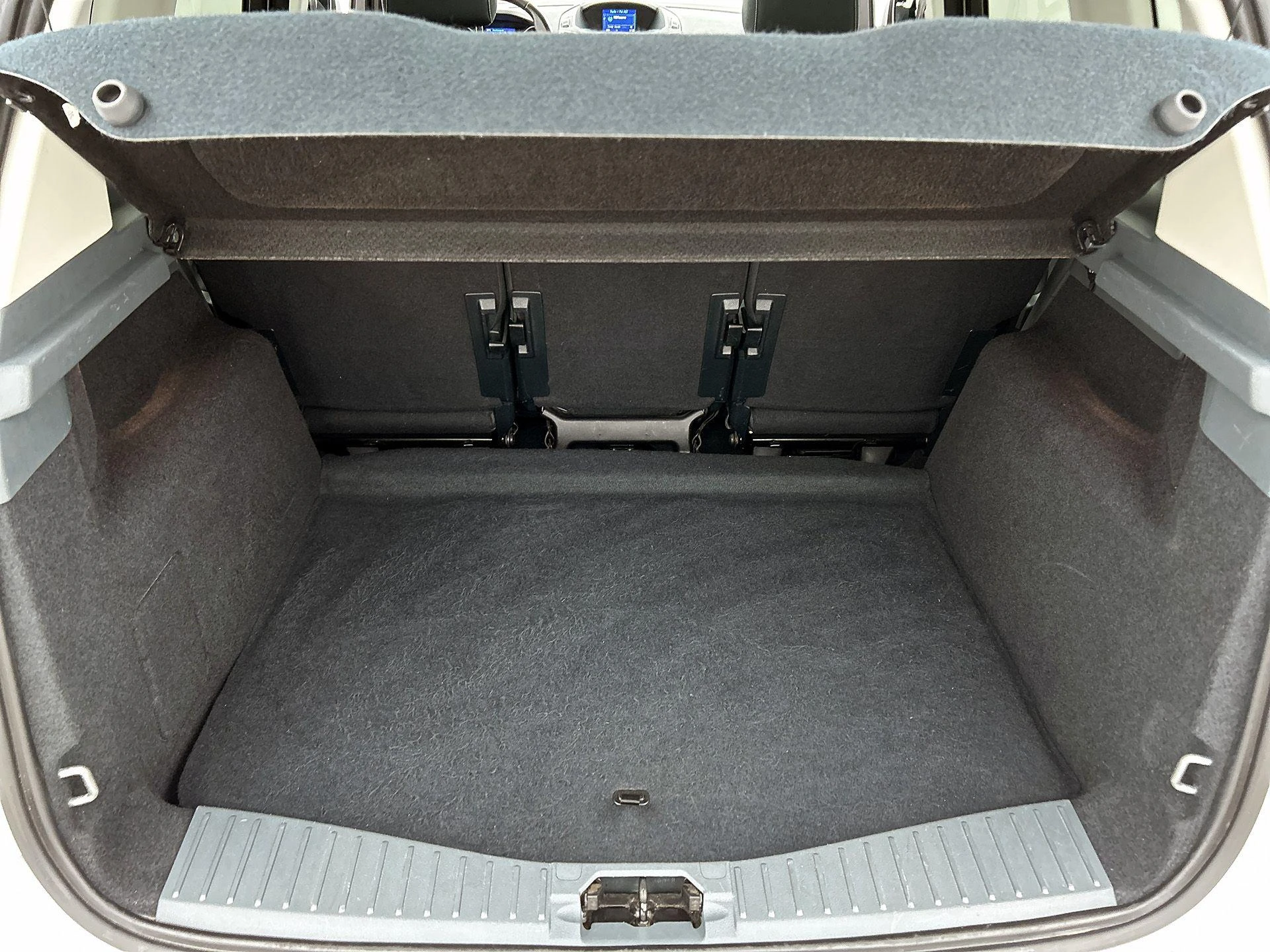 Ford-C-MAX-image-28