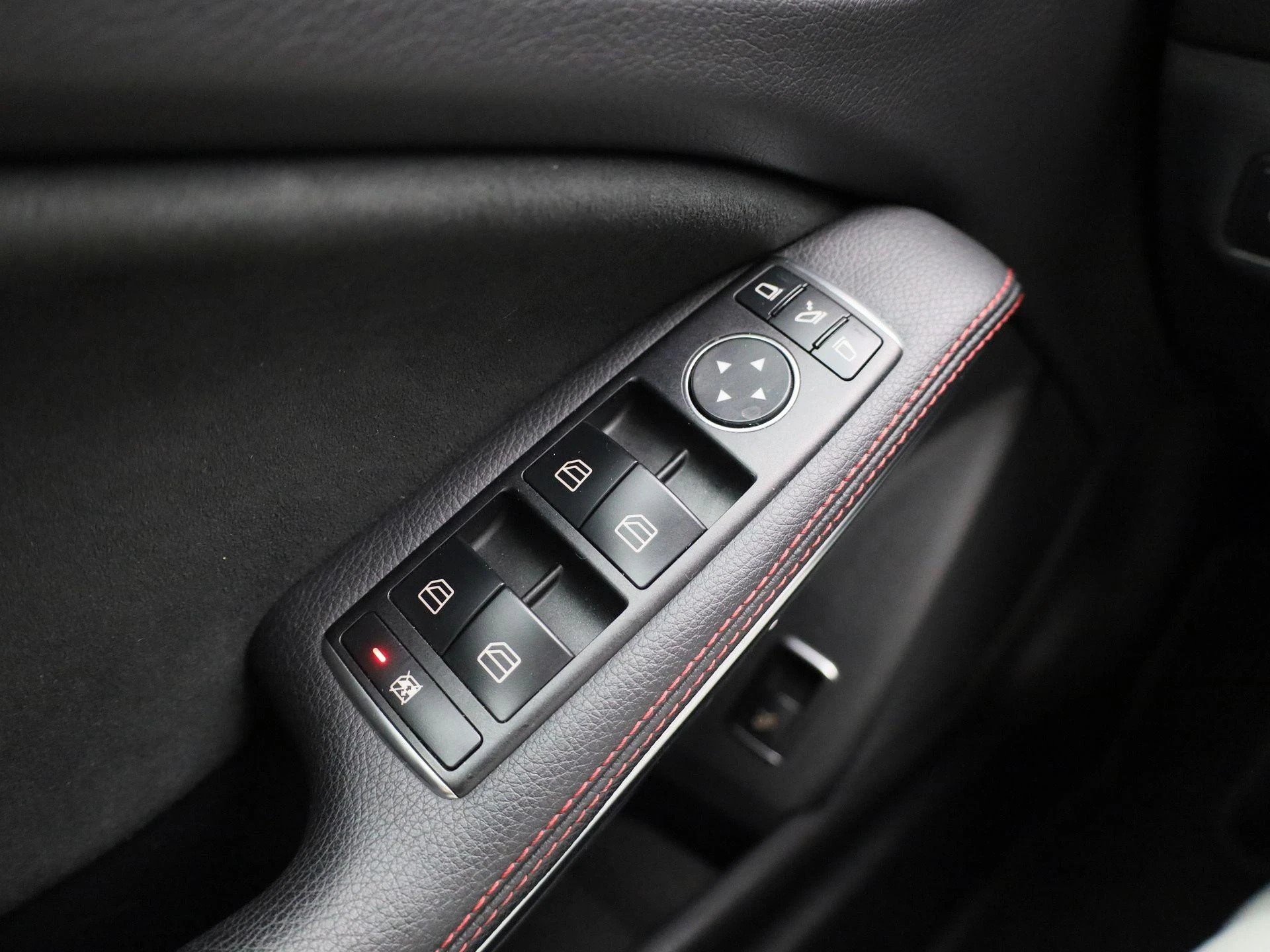 Mercedes-Benz-GLA-image-26