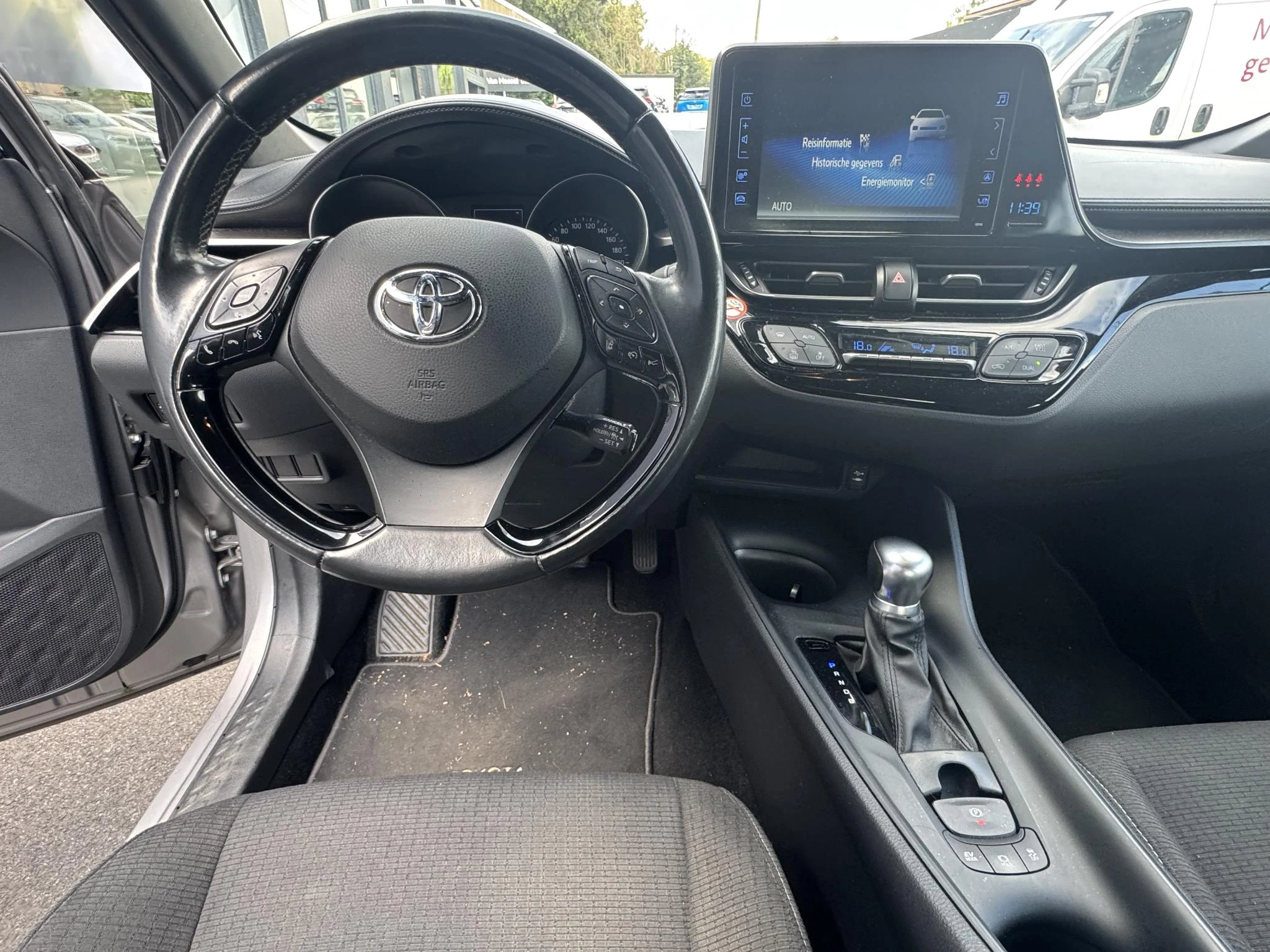 Toyota-C-HR-image-12