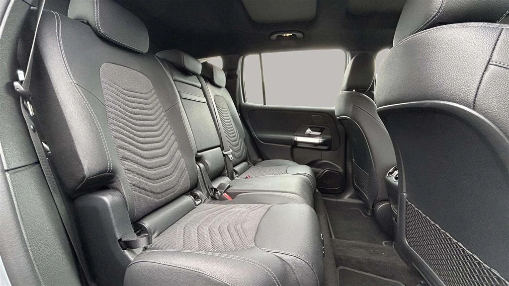 Mercedes-Benz-EQB-image-22