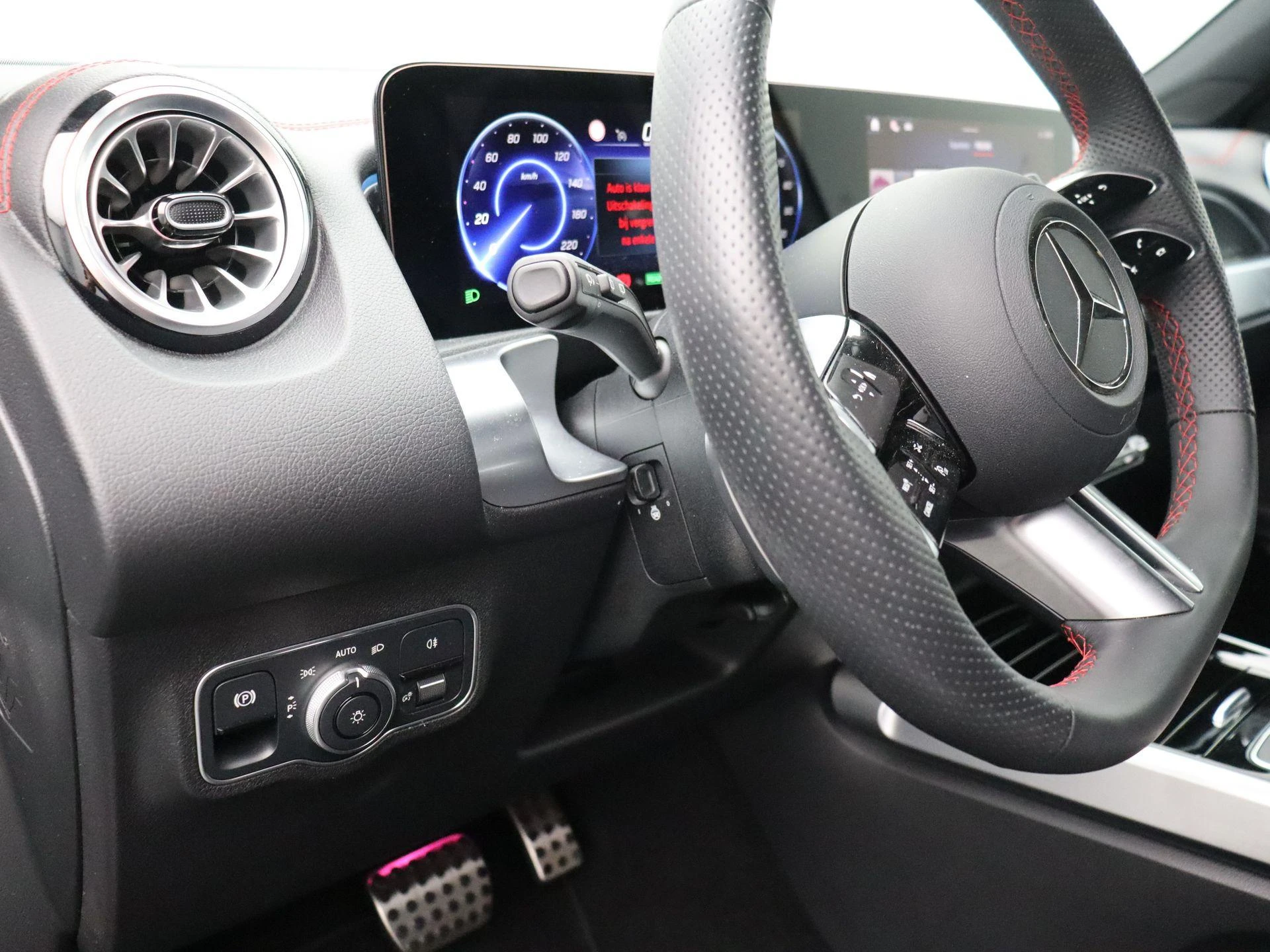 Mercedes-Benz EQB 250+ AMG Line + PANORAMISCH DAK + CARPLAY + ADVANCED SOUND +
