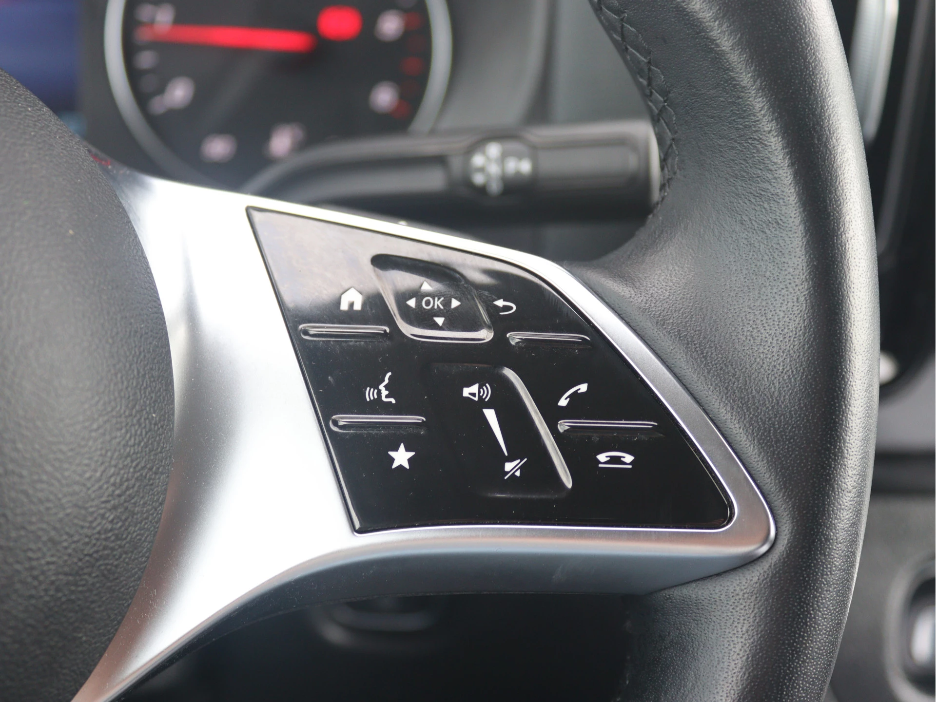 Mercedes-Benz-Vito-image-7
