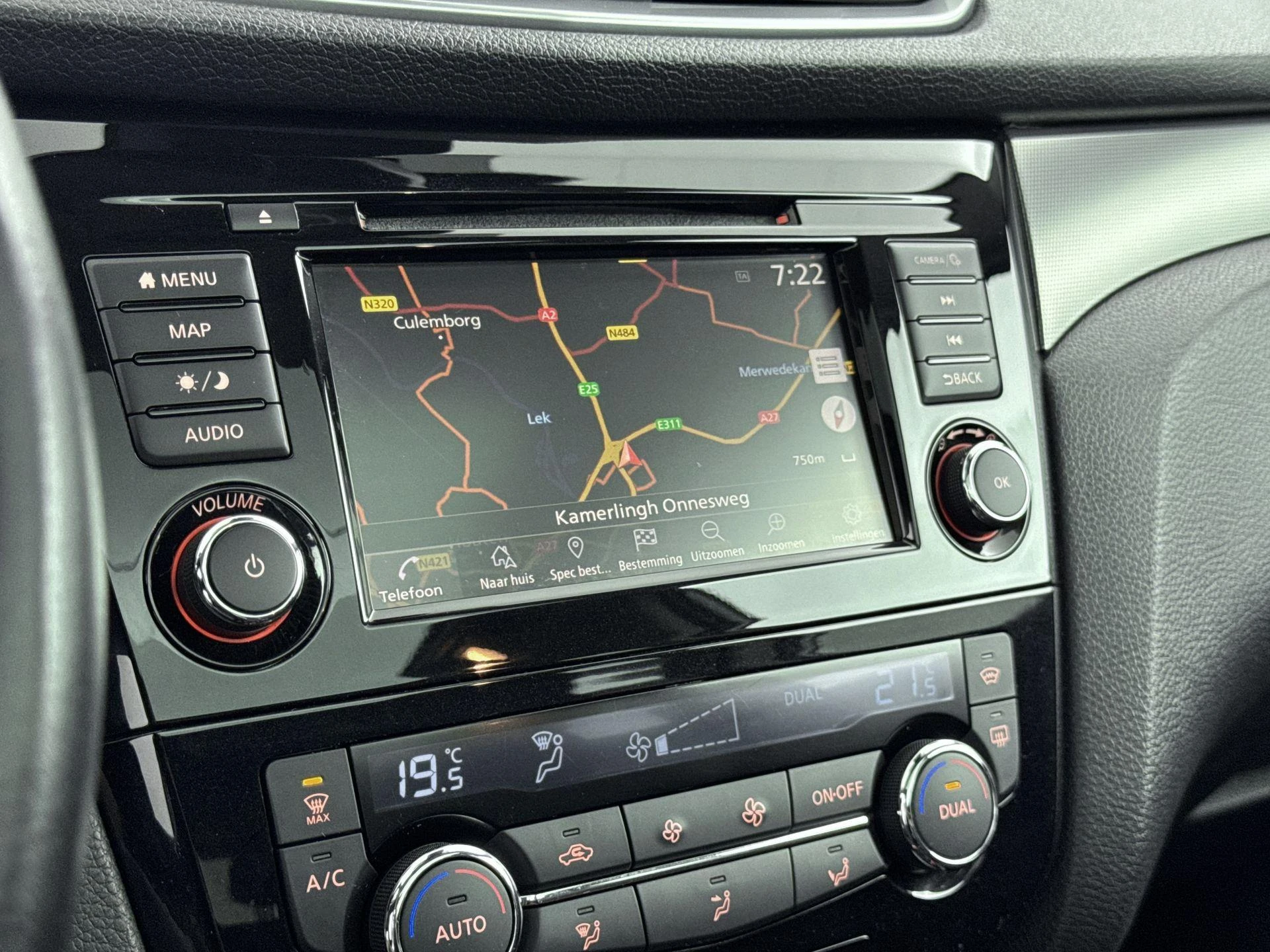 Nissan-QASHQAI-image-12