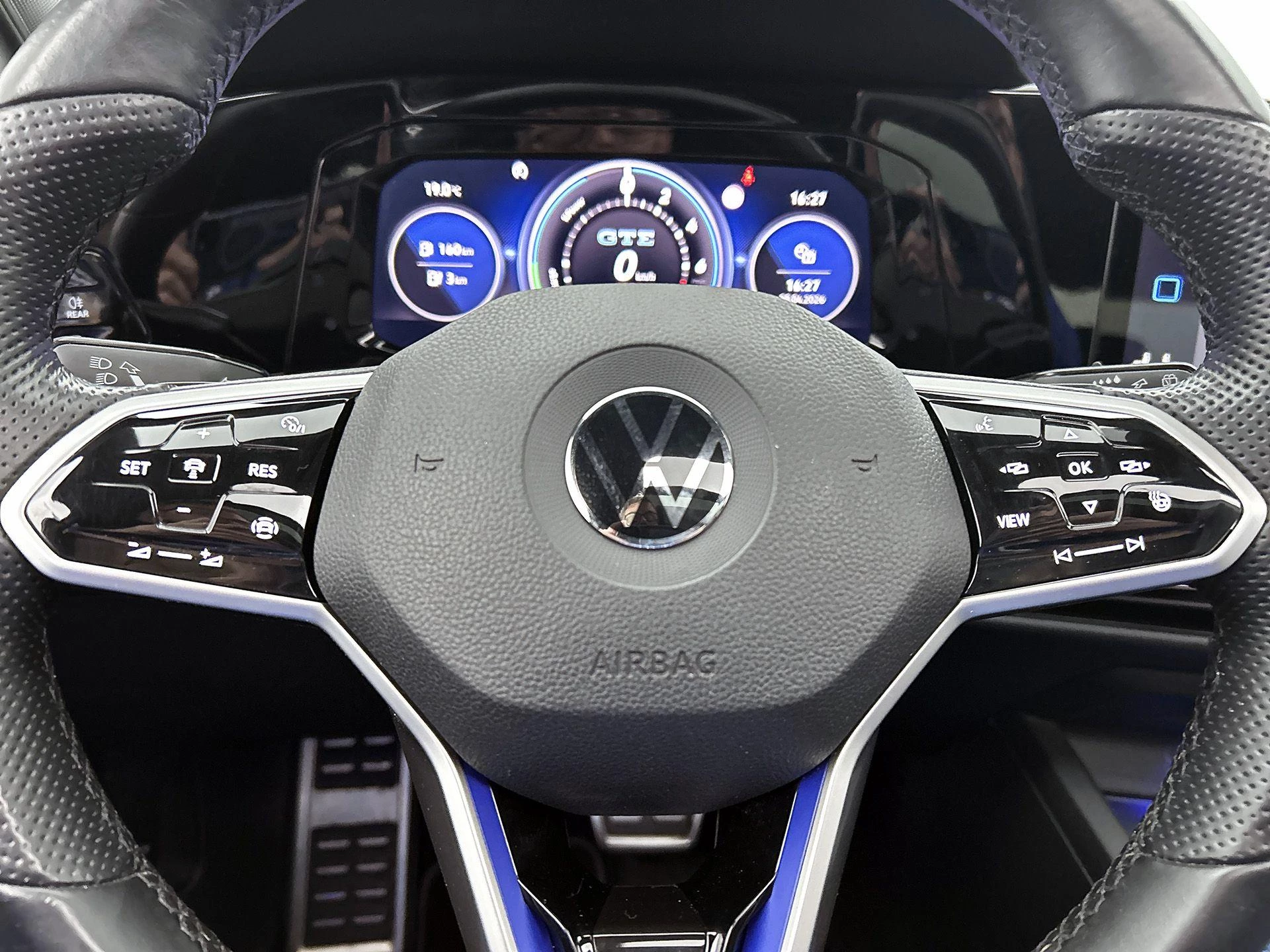 Volkswagen-Golf-image-37
