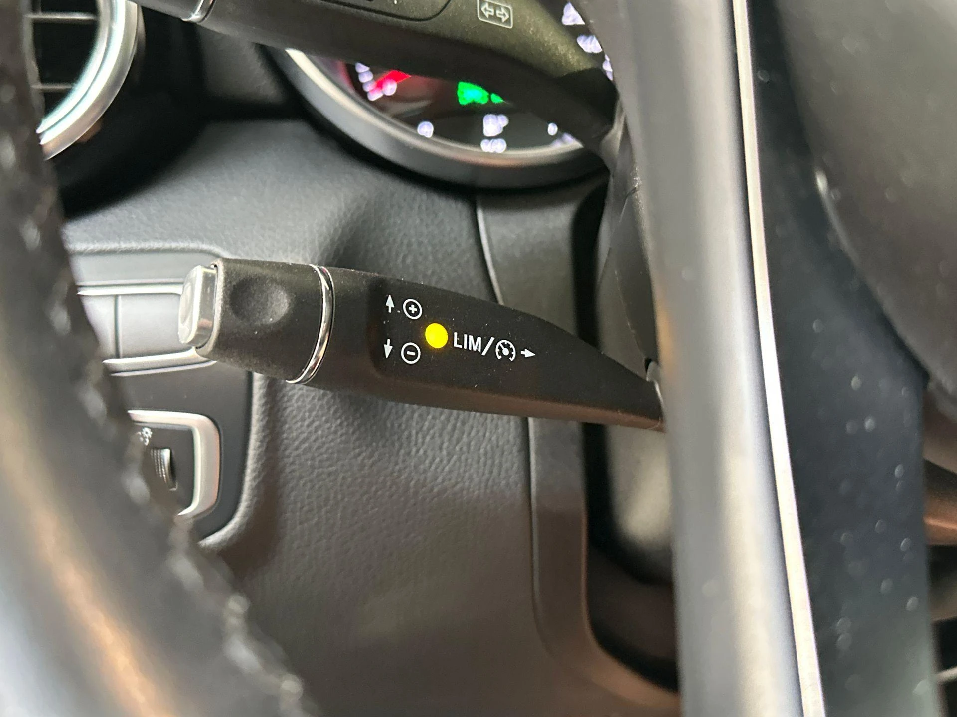 Mercedes-Benz-C-Klasse-image-5