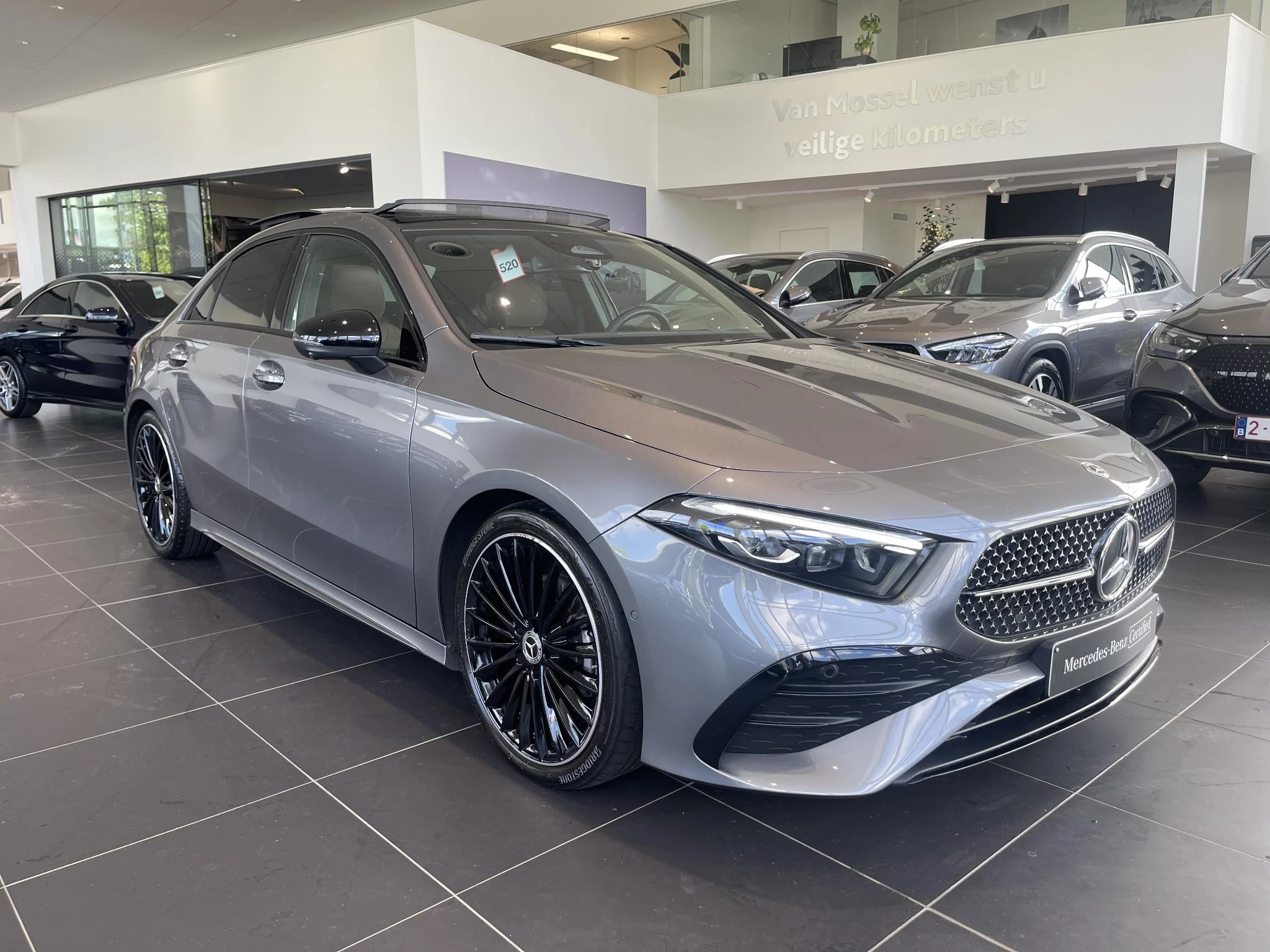 Mercedes-Benz A-Klasse 200 d AMG Line Limousine + PANO DAK + MULTIBEAM + BURMESTER +