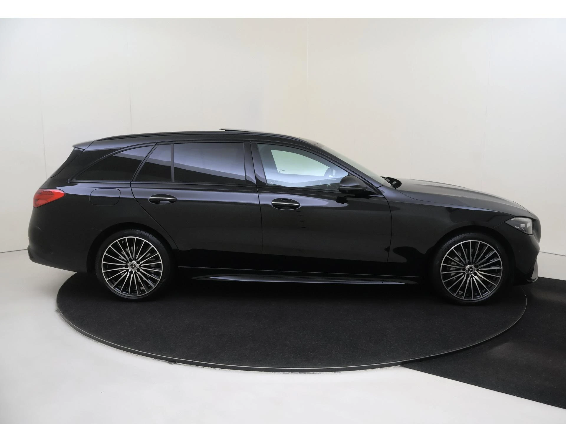 Mercedes-Benz-C-Klasse-image-9