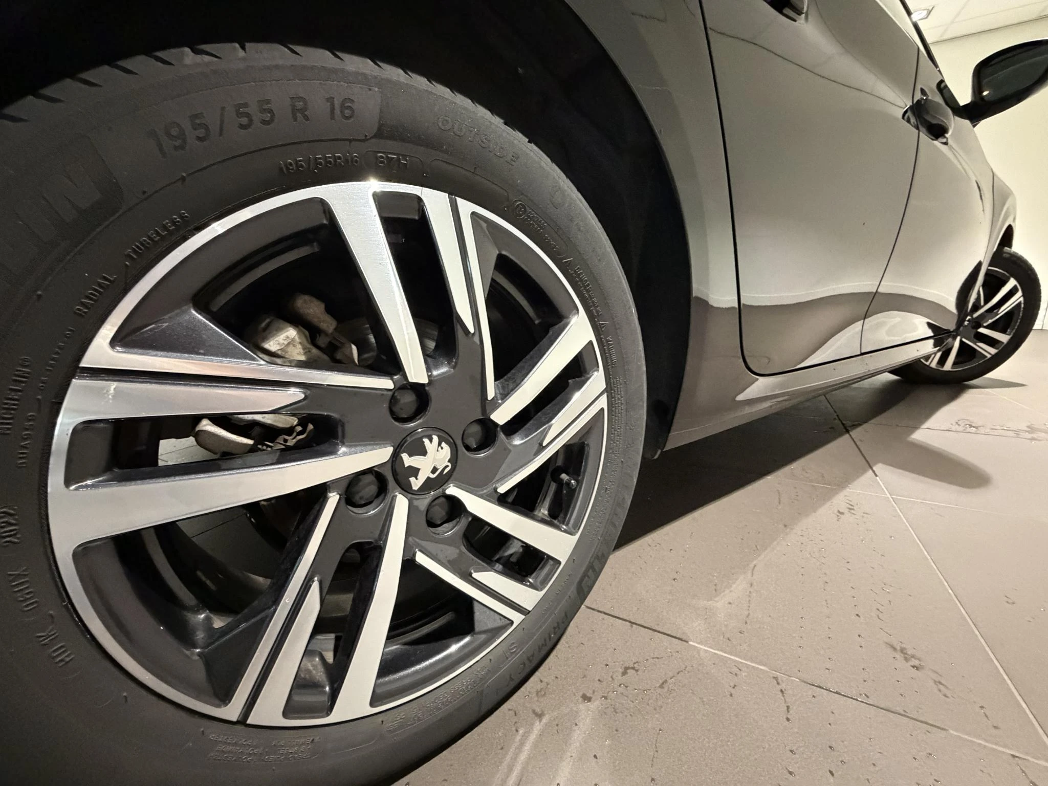 Peugeot-208-image-19