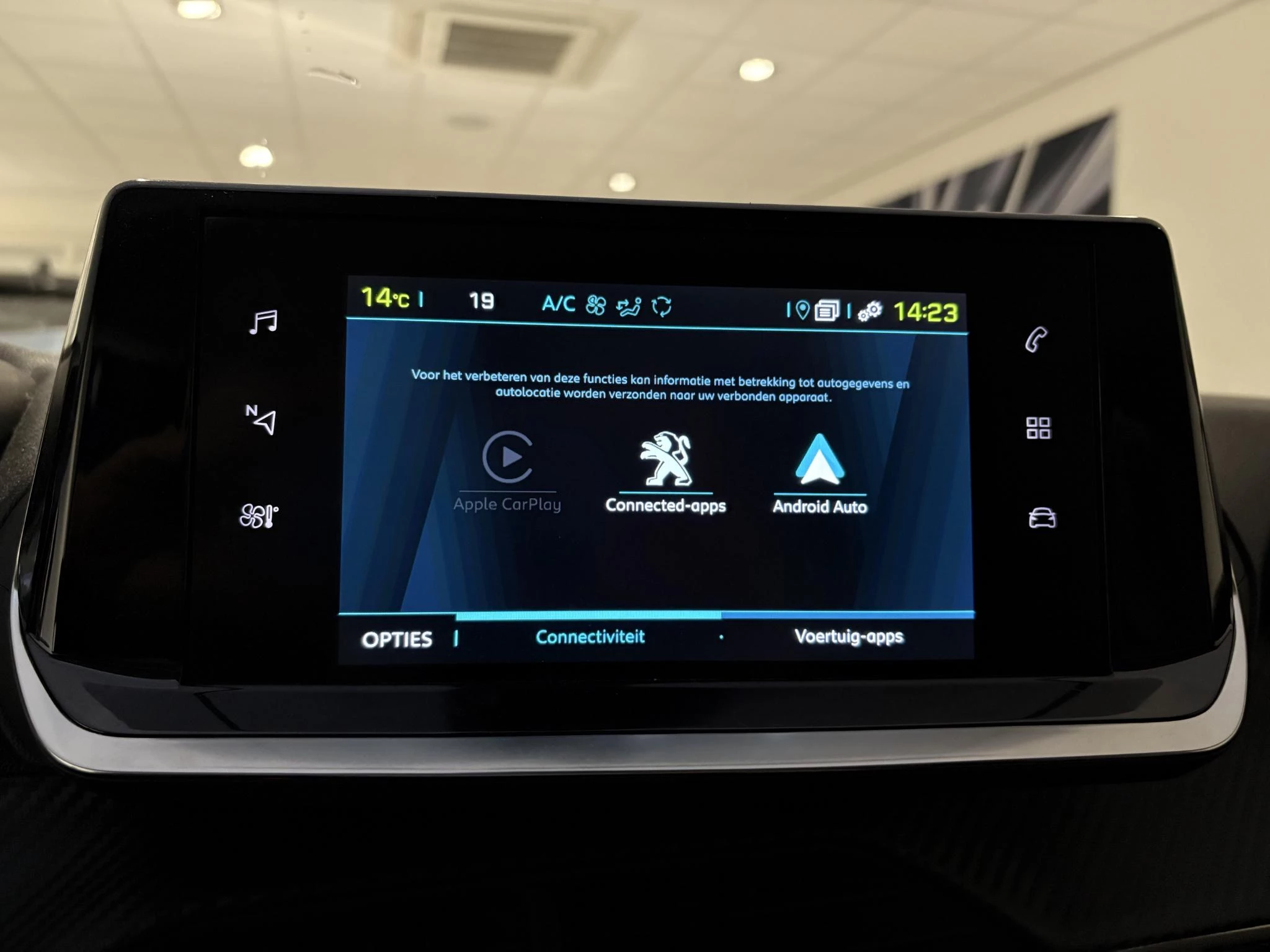 Peugeot-e-208-image-13