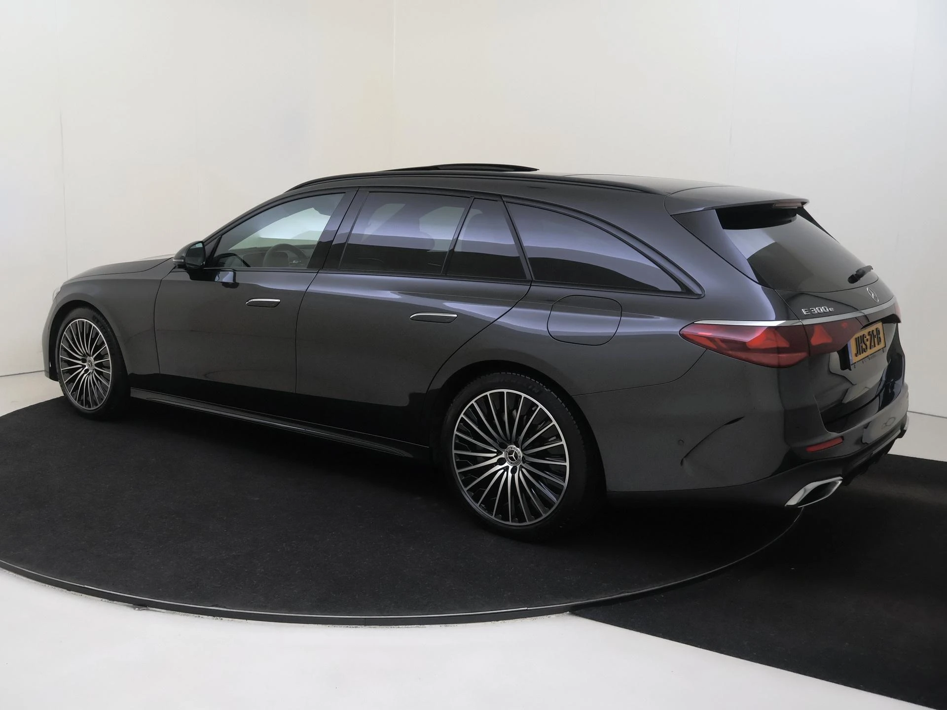 Mercedes-Benz-E-Klasse-image-2