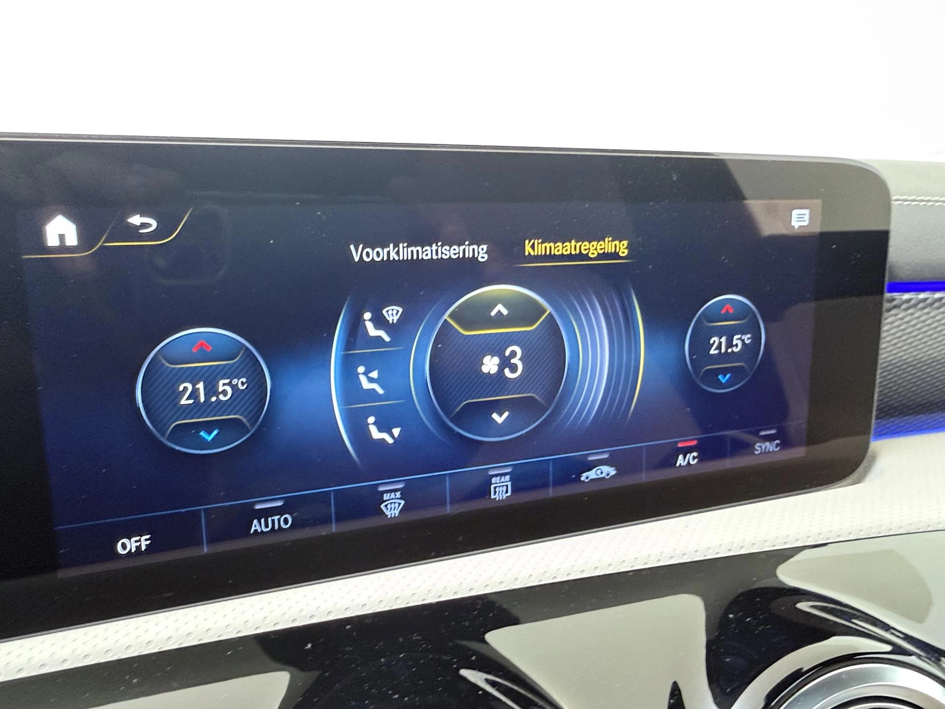 Mercedes-Benz-CLA-image-17