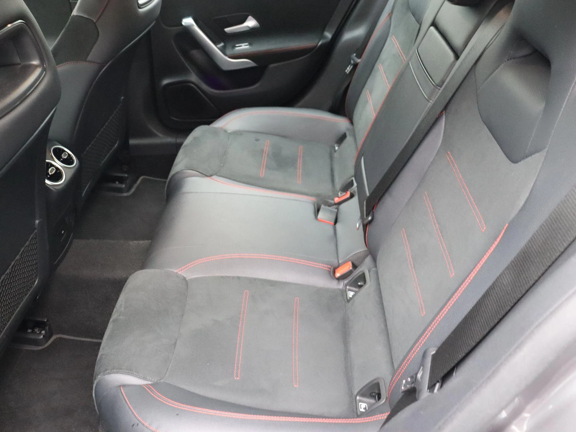 Mercedes-Benz CLA 180 AMG Line Shooting Brake + CARPLAY + LED + CAMERA +