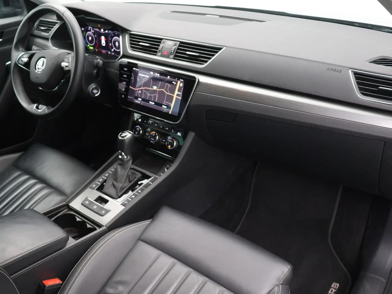 Škoda Superb Combi PHEV Superb Style *1.4TSI*AUTOMAAT*PLUG-IN*NAVI*TREKHAAK*ZETELVERWARMING V+A* ...
