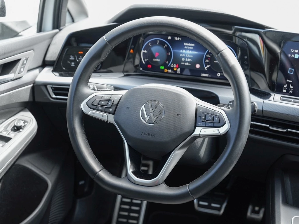 Volkswagen Golf VIII 2.0 TDI DSG ACTIVE /MatrixLED/Pano/ACC