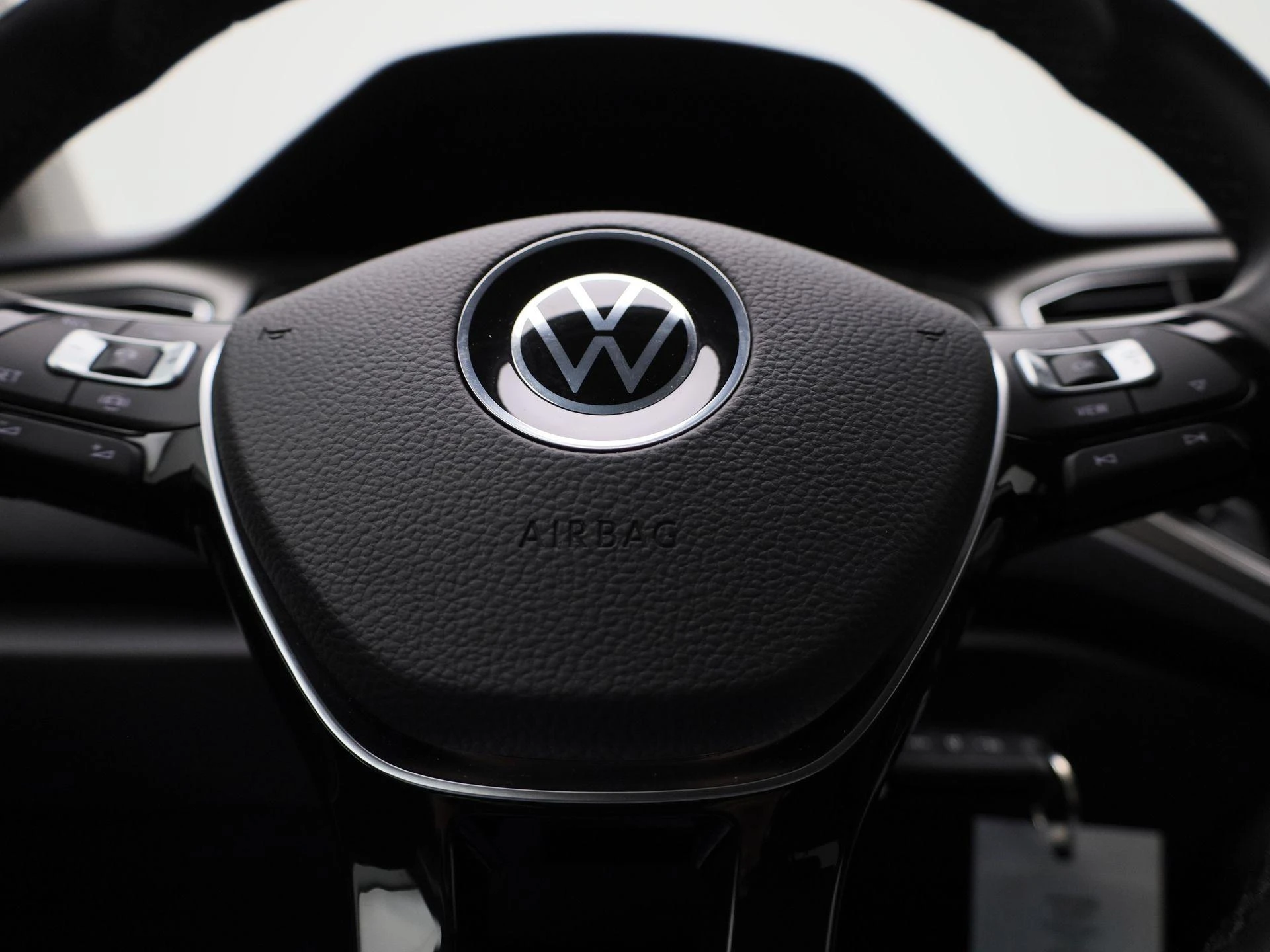 Volkswagen-T-Roc-image-25