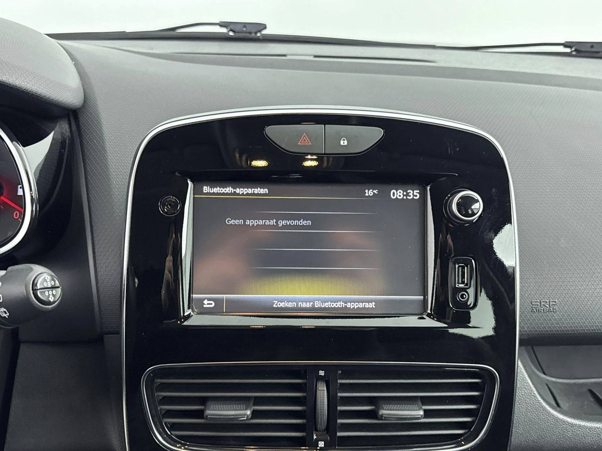 Renault-Clio-image-11