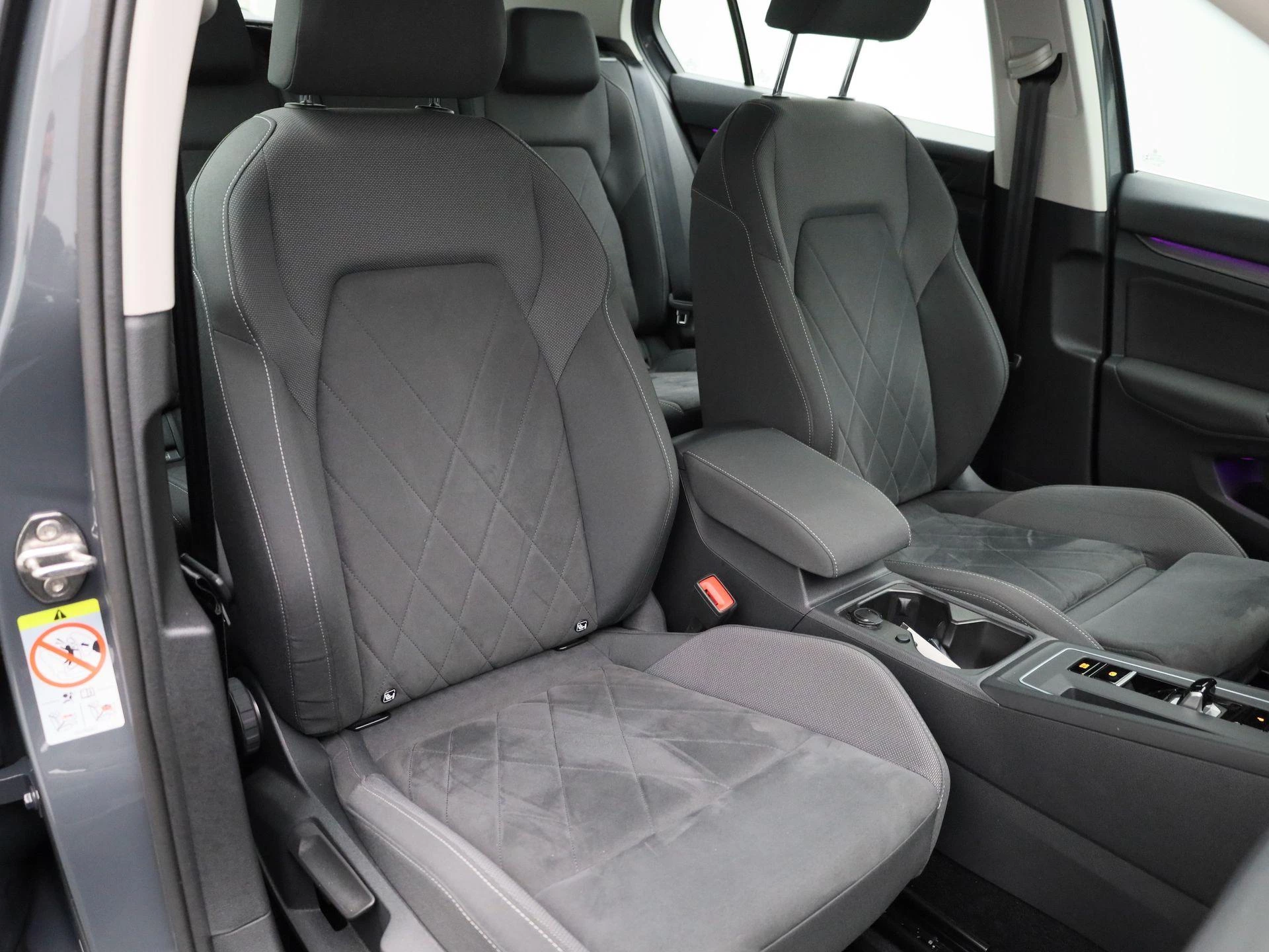 Volkswagen-Golf-image-38
