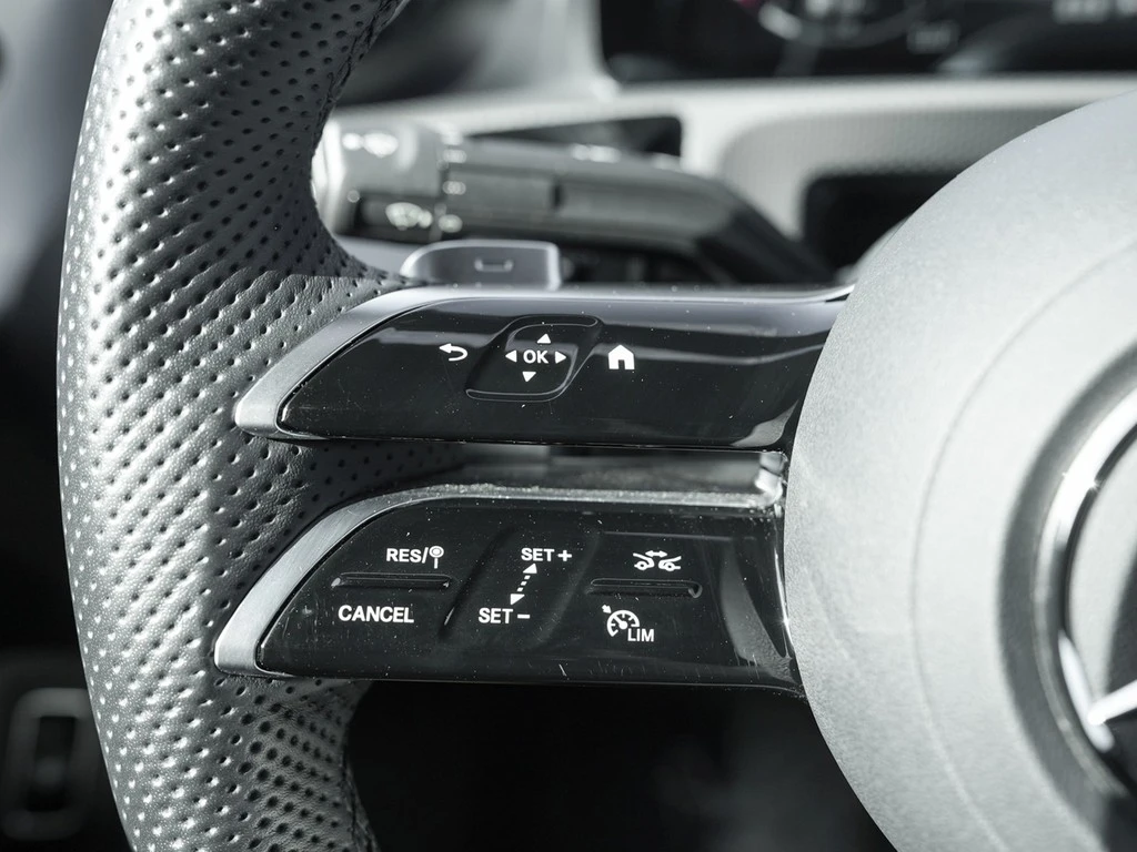 Mercedes-Benz-CLA-image-14