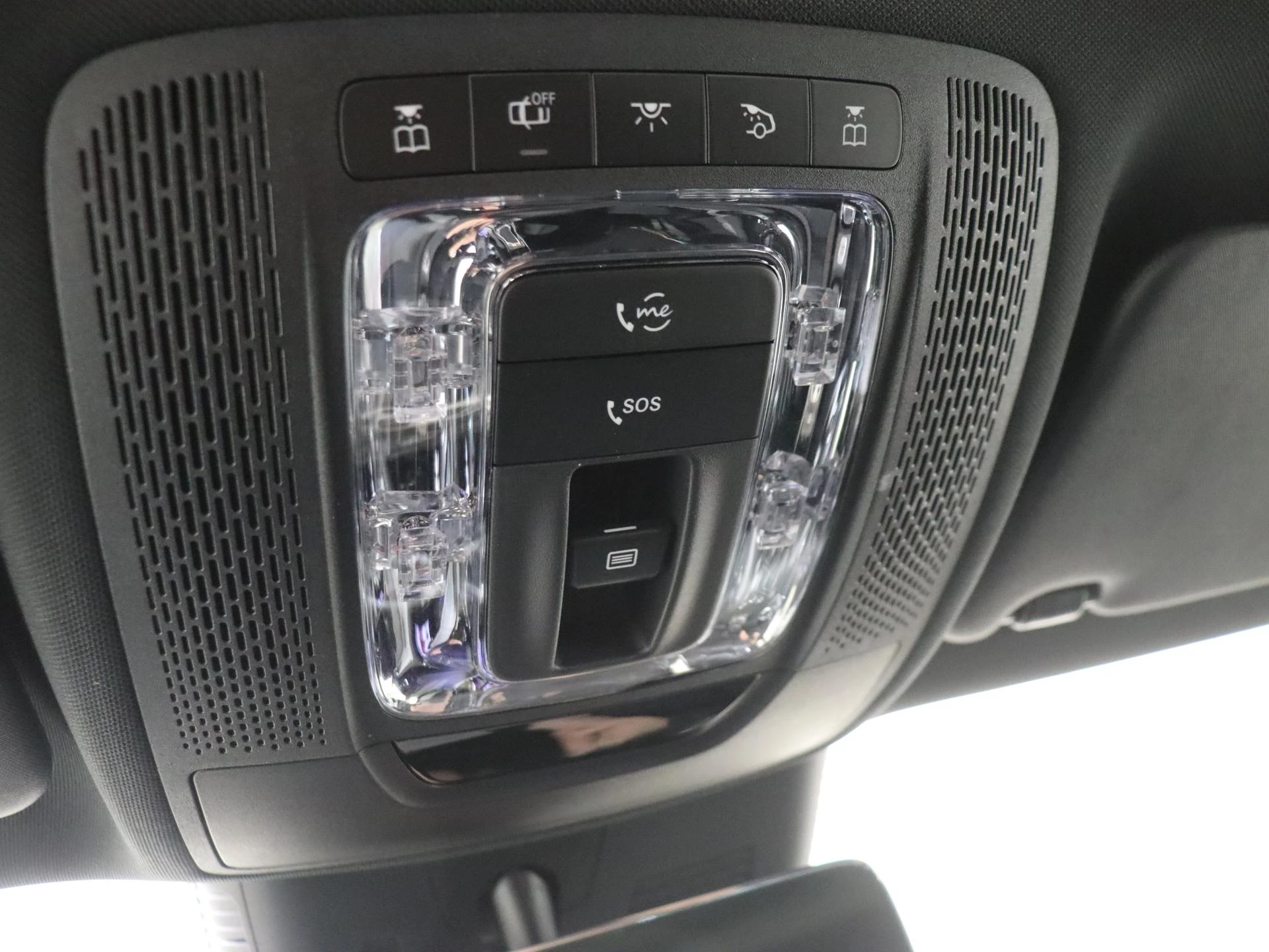 Mercedes-Benz-GLA-image-22