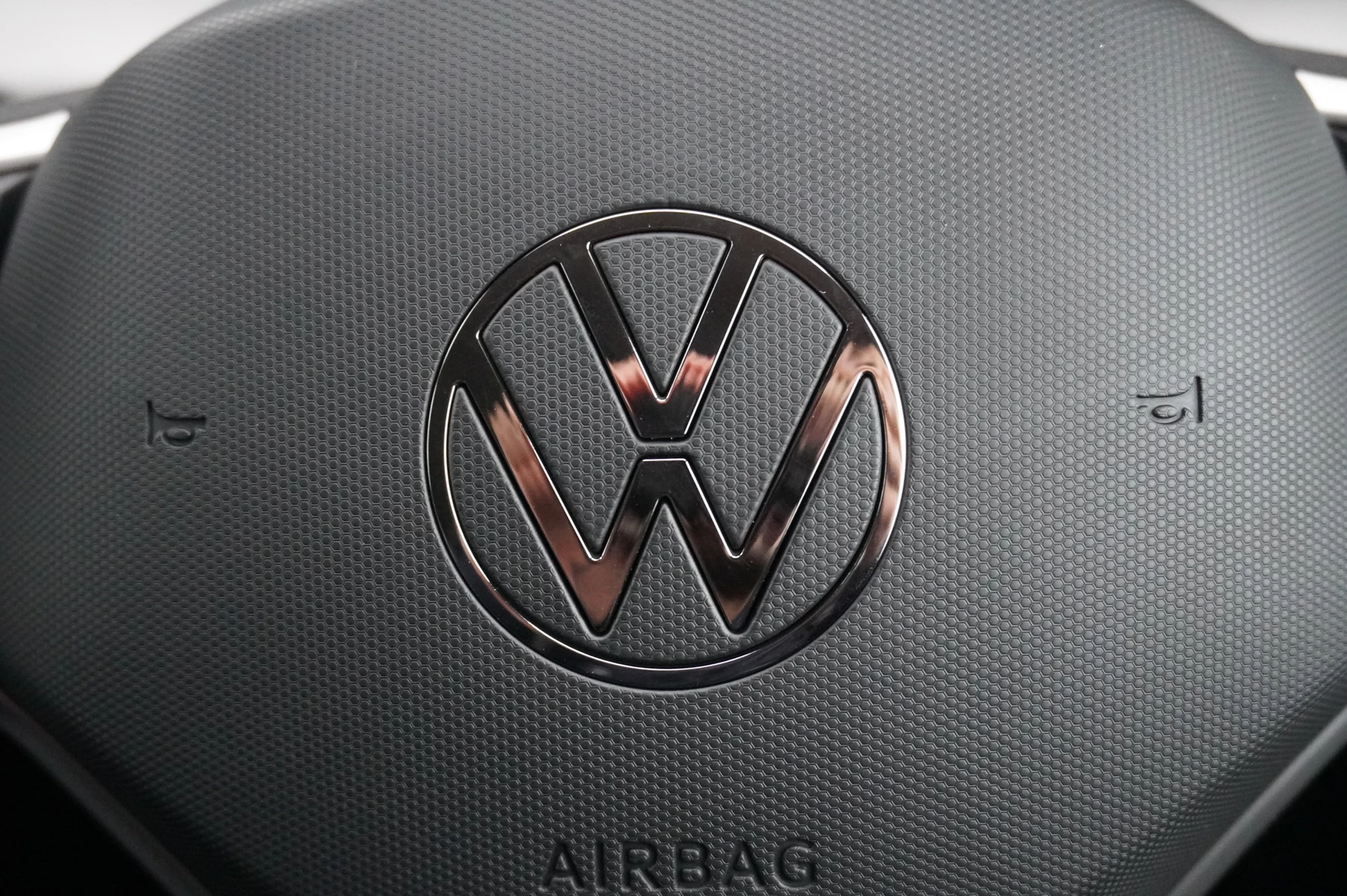 Volkswagen-Golf-image-27