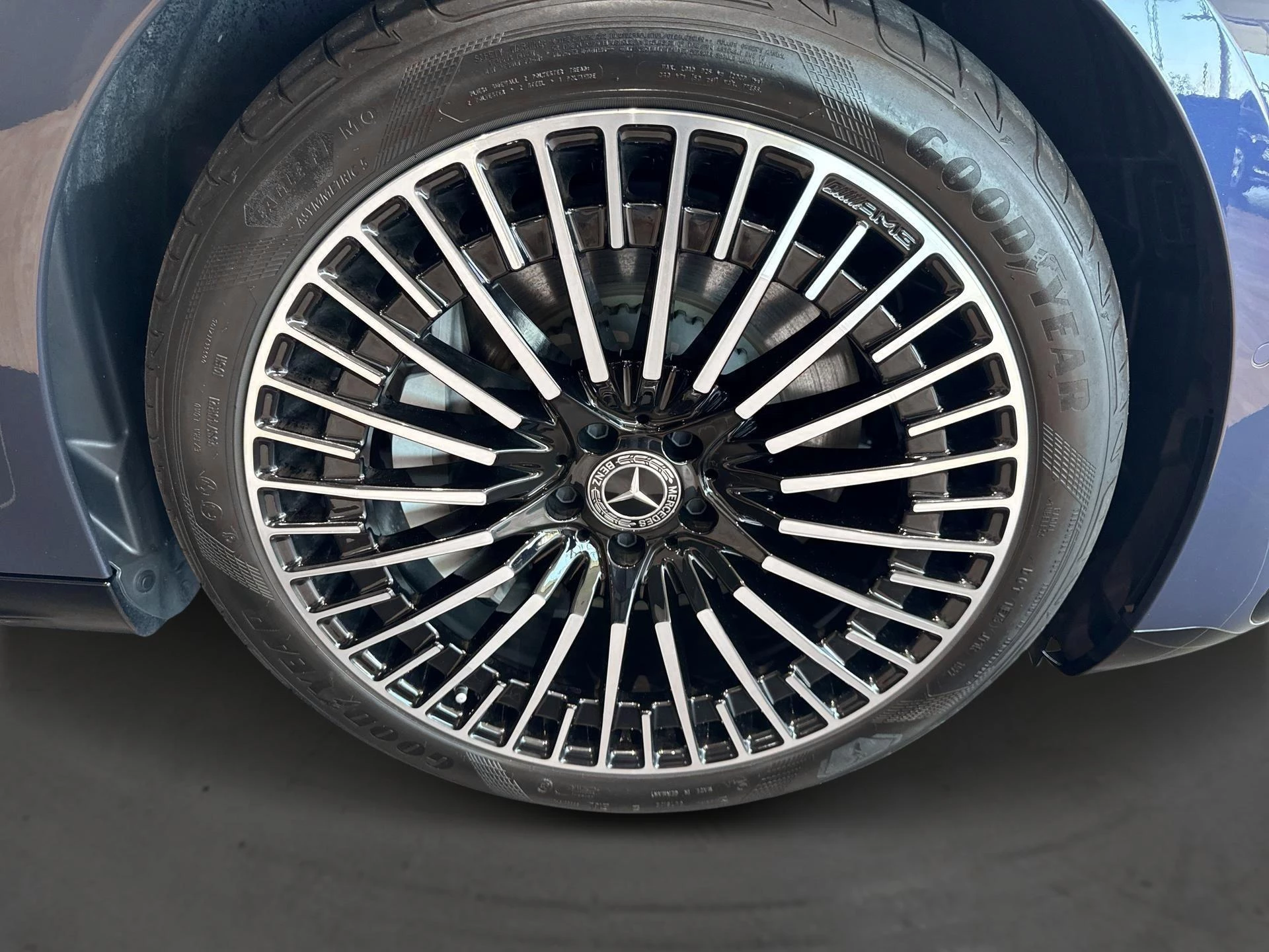 Mercedes-Benz-EQS-image-5