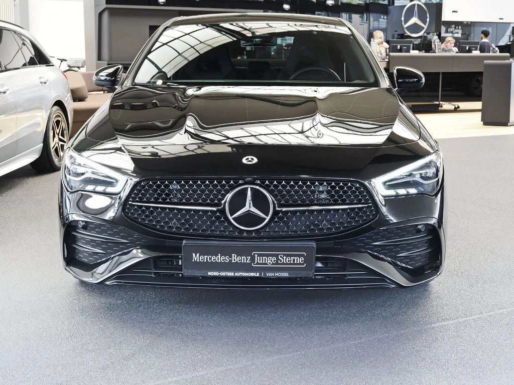 Mercedes-Benz-CLA 200-image-4