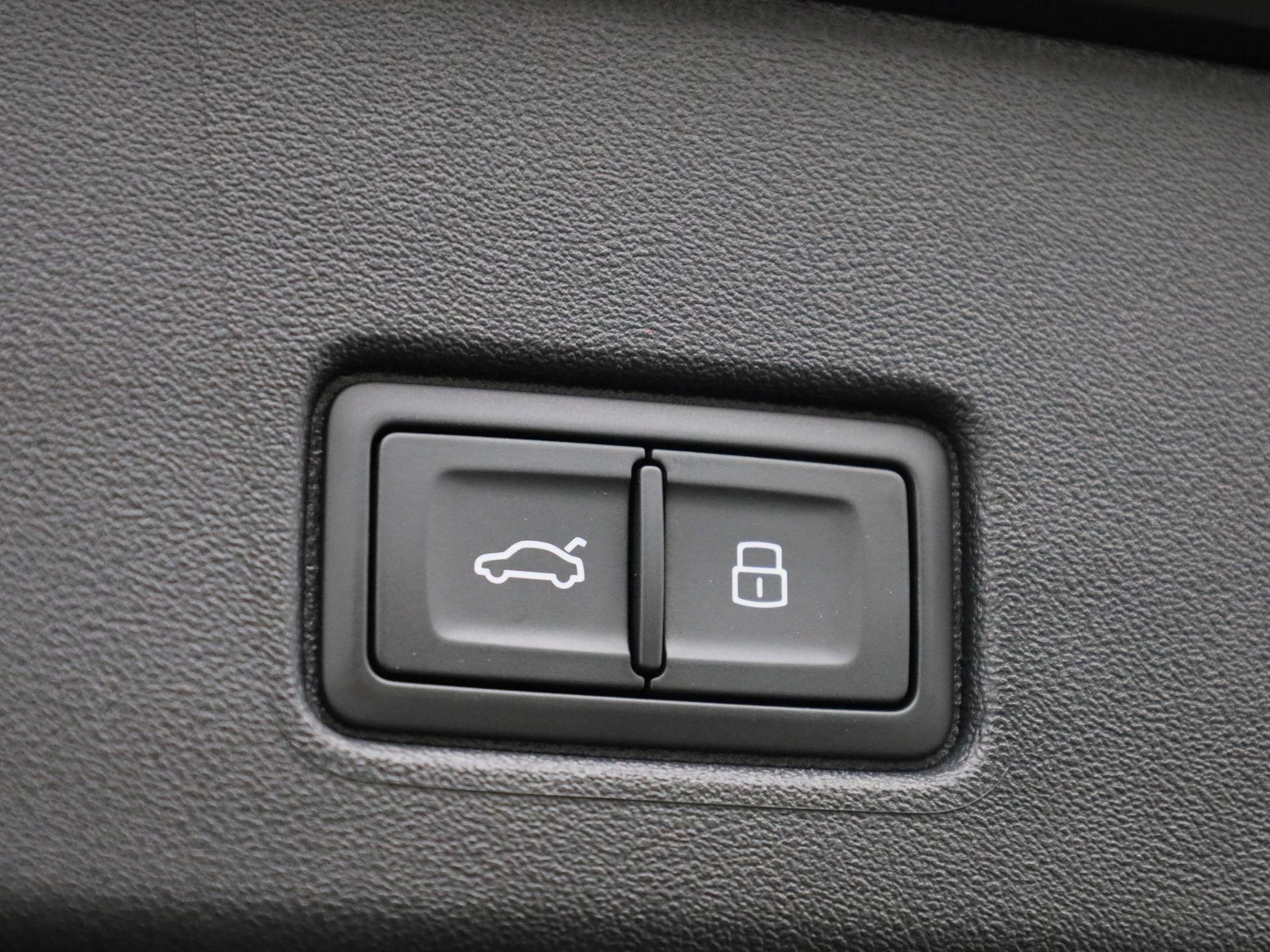 Audi-Q4 e-tron-image-14