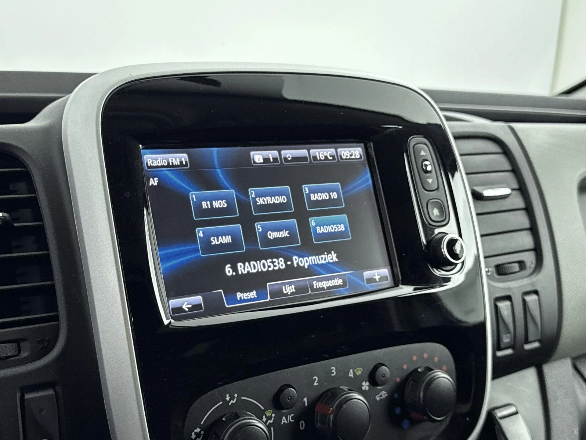 Renault-Trafic-image-7