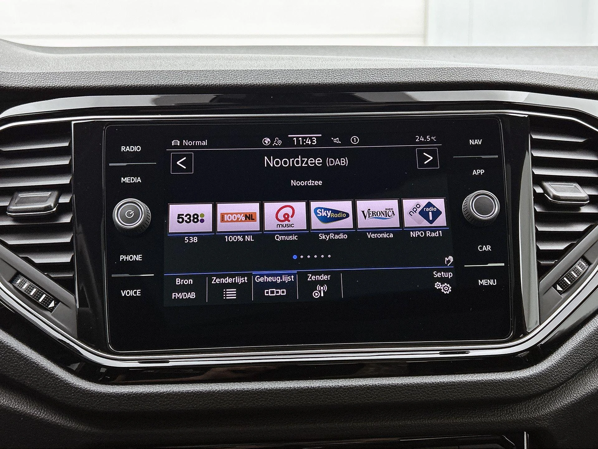 Volkswagen-T-Roc-image-6