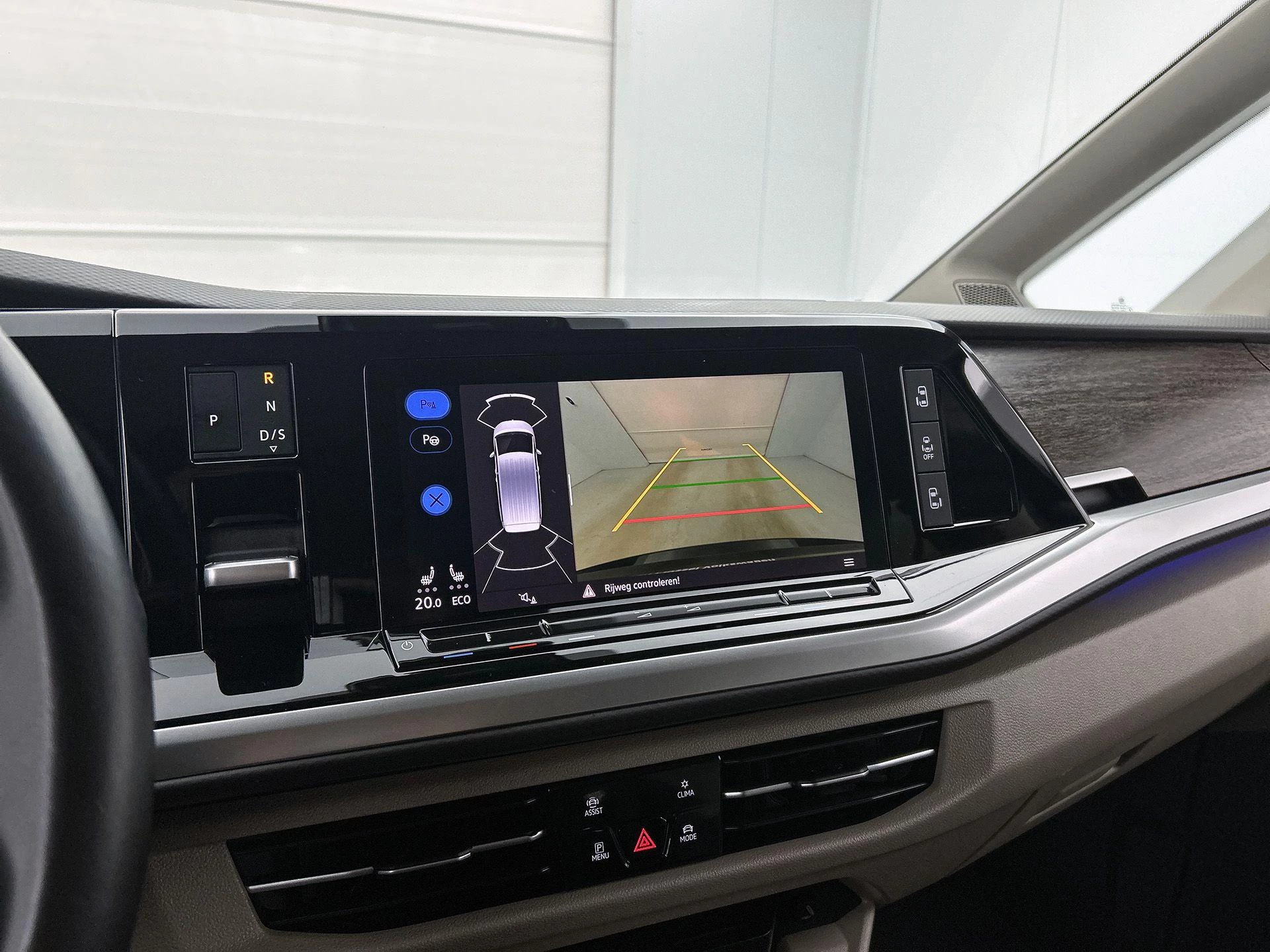 Volkswagen-Multivan-image-15
