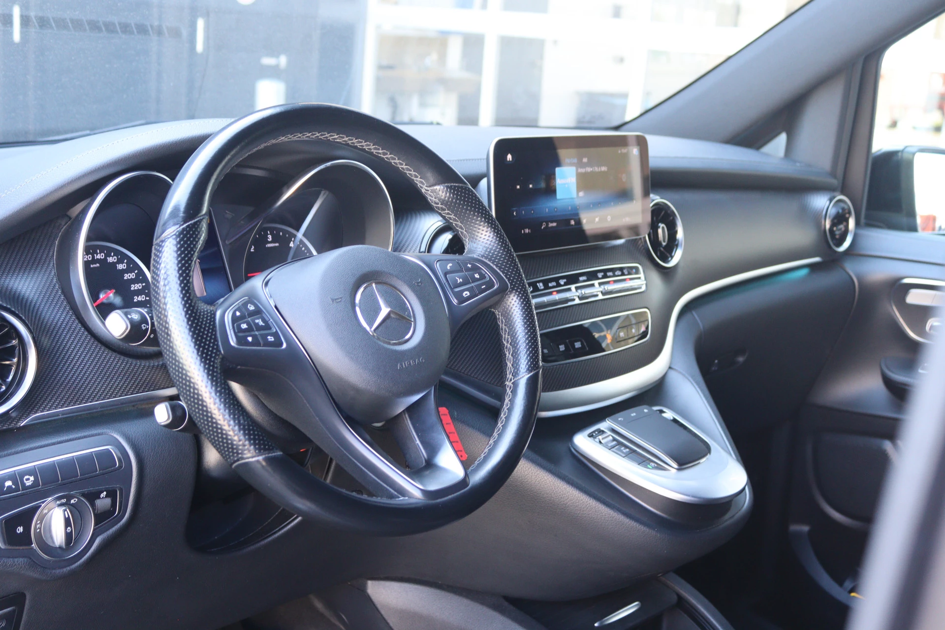 Mercedes-Benz-V-Klasse-image-2