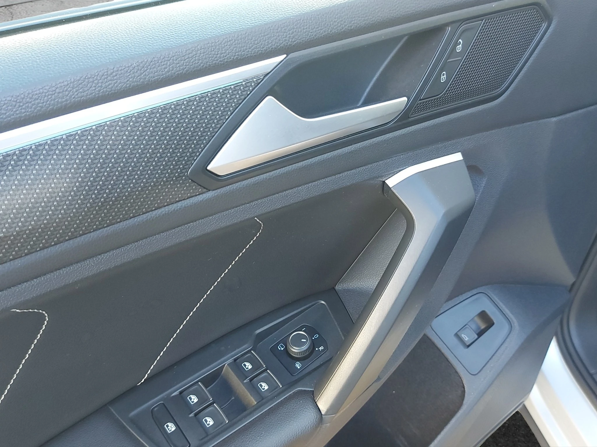 Volkswagen-Tiguan-image-16