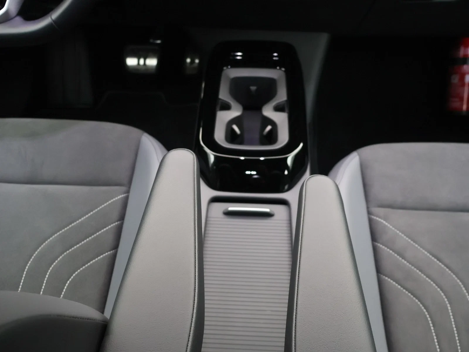 Volkswagen ID.4 ID.4 Pure Limited Edition 52 kWh 170PK *AUTOMAAT*LEDER*ALCANTARA*ACC*CAMERA*PDC*NAVI*APP-CONNECT*...*