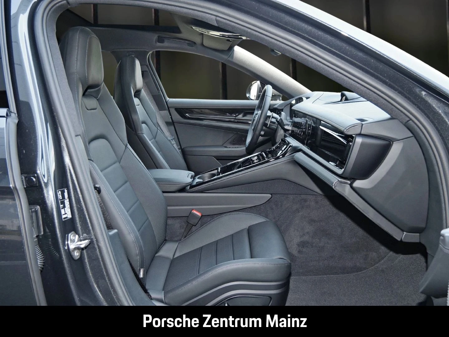Porsche-Panamera-image-20